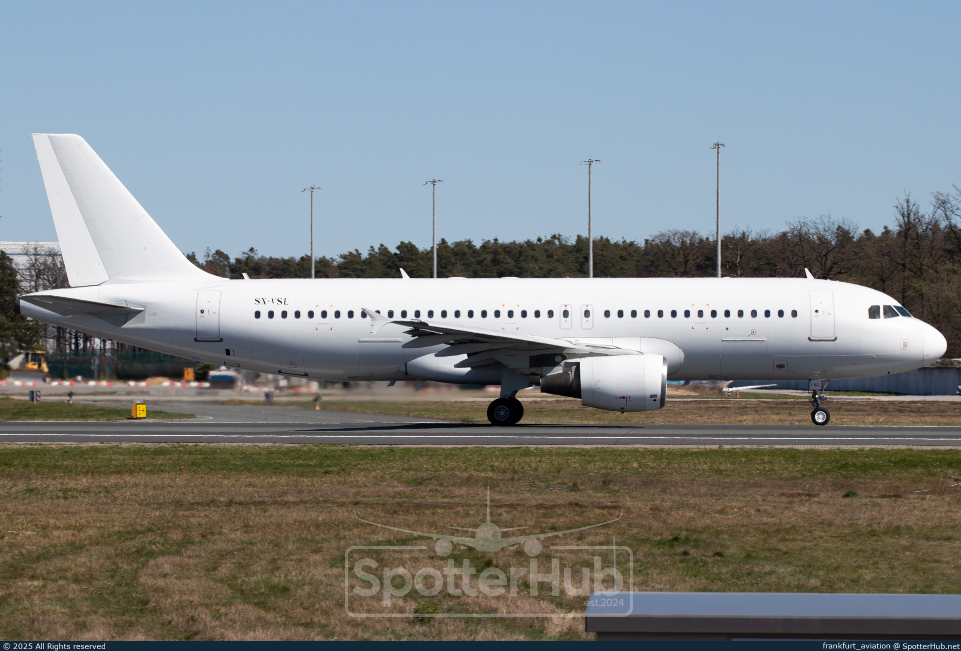 Photo of SX-VSL - Airbus A320-214 operated by Sky Express