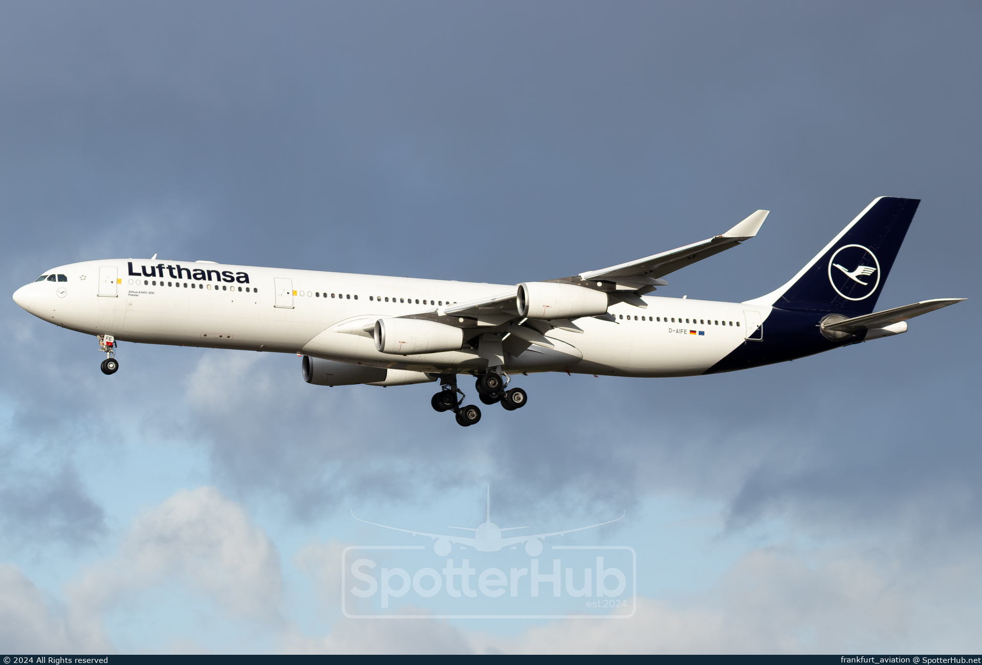Photo of D-AIFE - Airbus A340-313 operated by Lufthansa