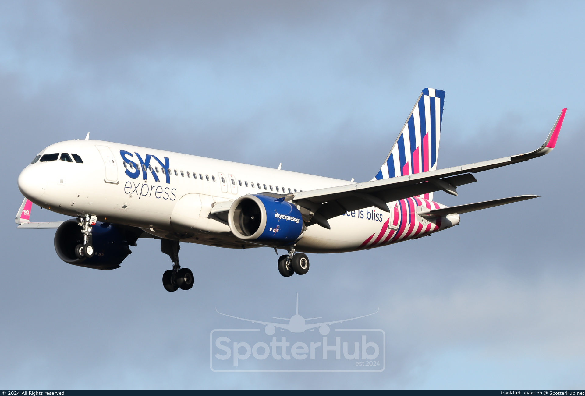 Photo of SX-IOG - Airbus A320-251N operated by Sky Express