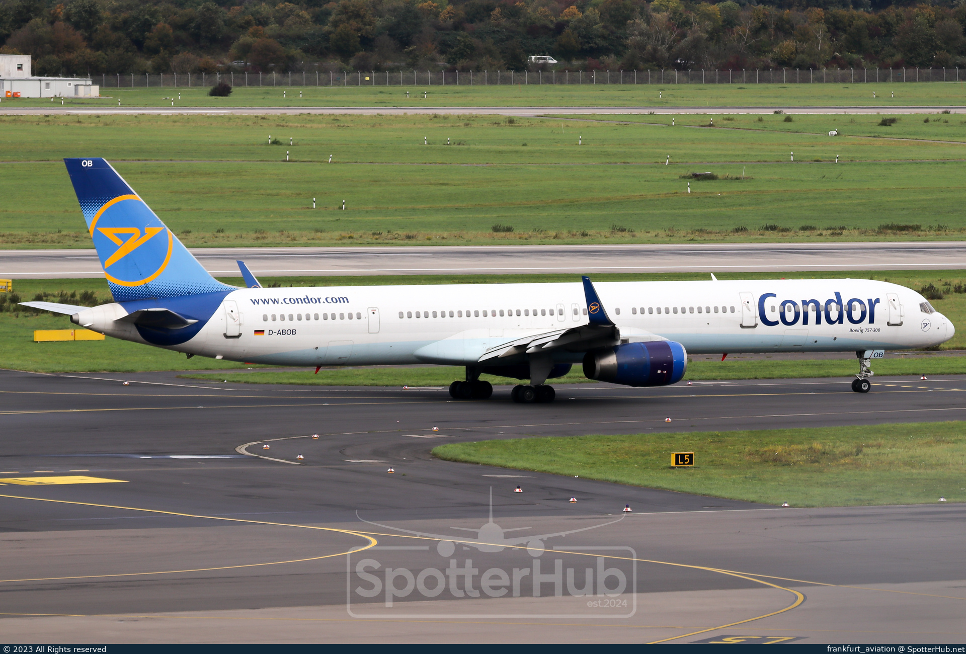 Photo of D-ABOB - Boeing 757-330 operated by Condor