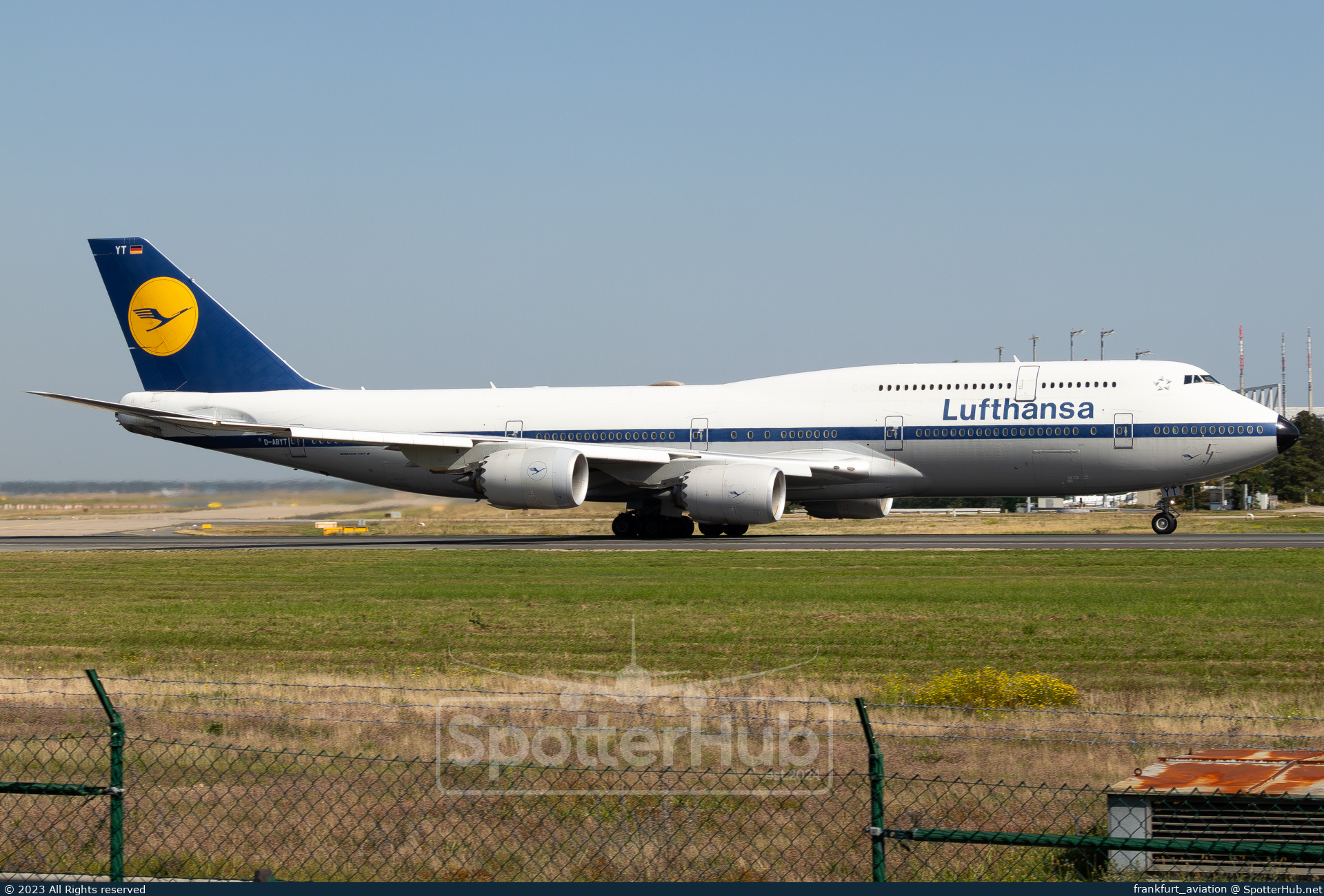 Photo of D-ABYT - Boeing 747-830 operated by Lufthansa