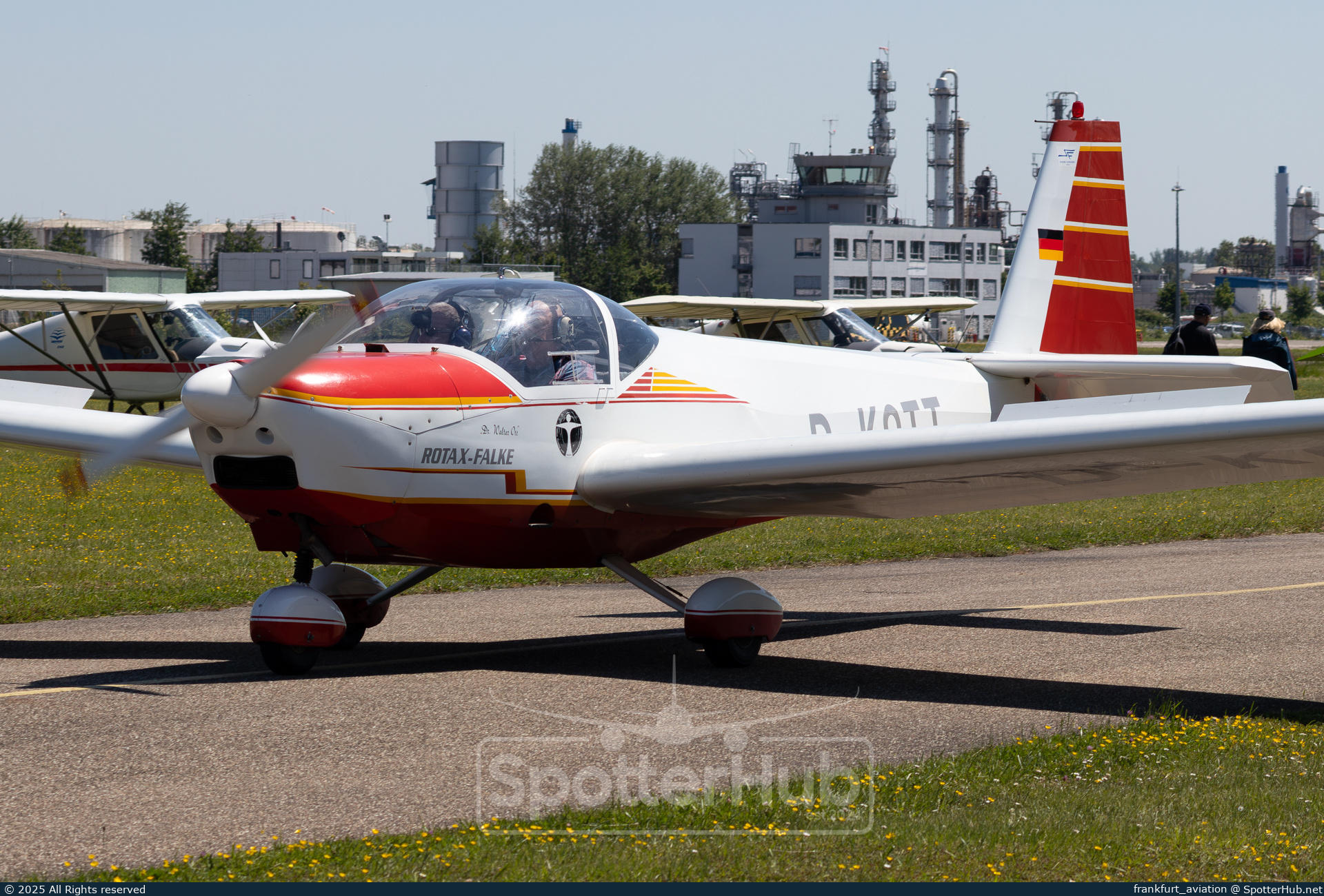 Photo of D-KOTT - Scheibe SF 25C Rotax-Falke operated by Flugsportverein Pfullendorf