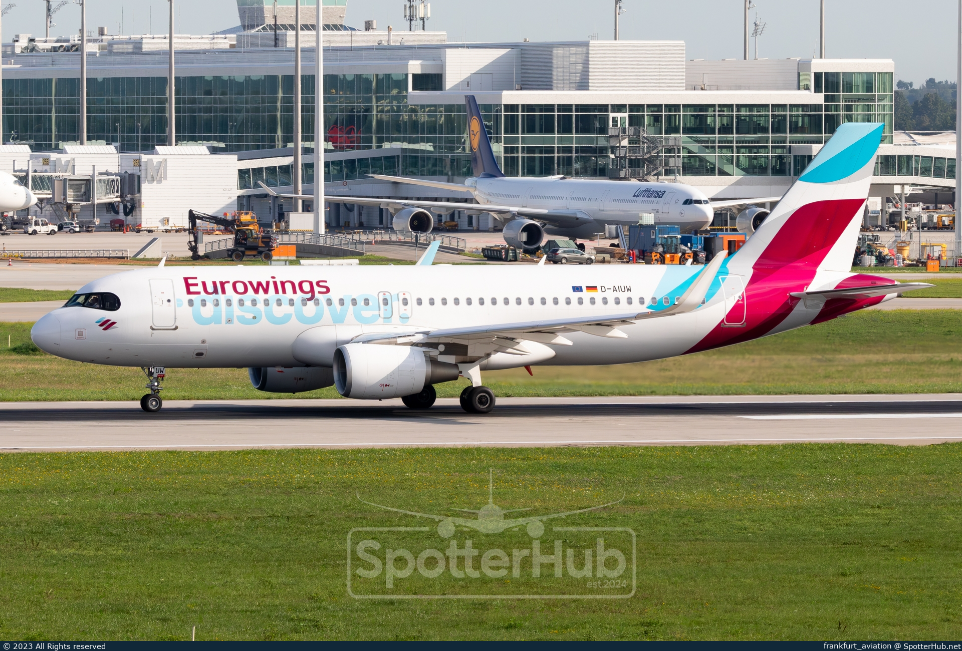 Photo of D-AIUW - Airbus A320-214 operated by Eurowings Discover
