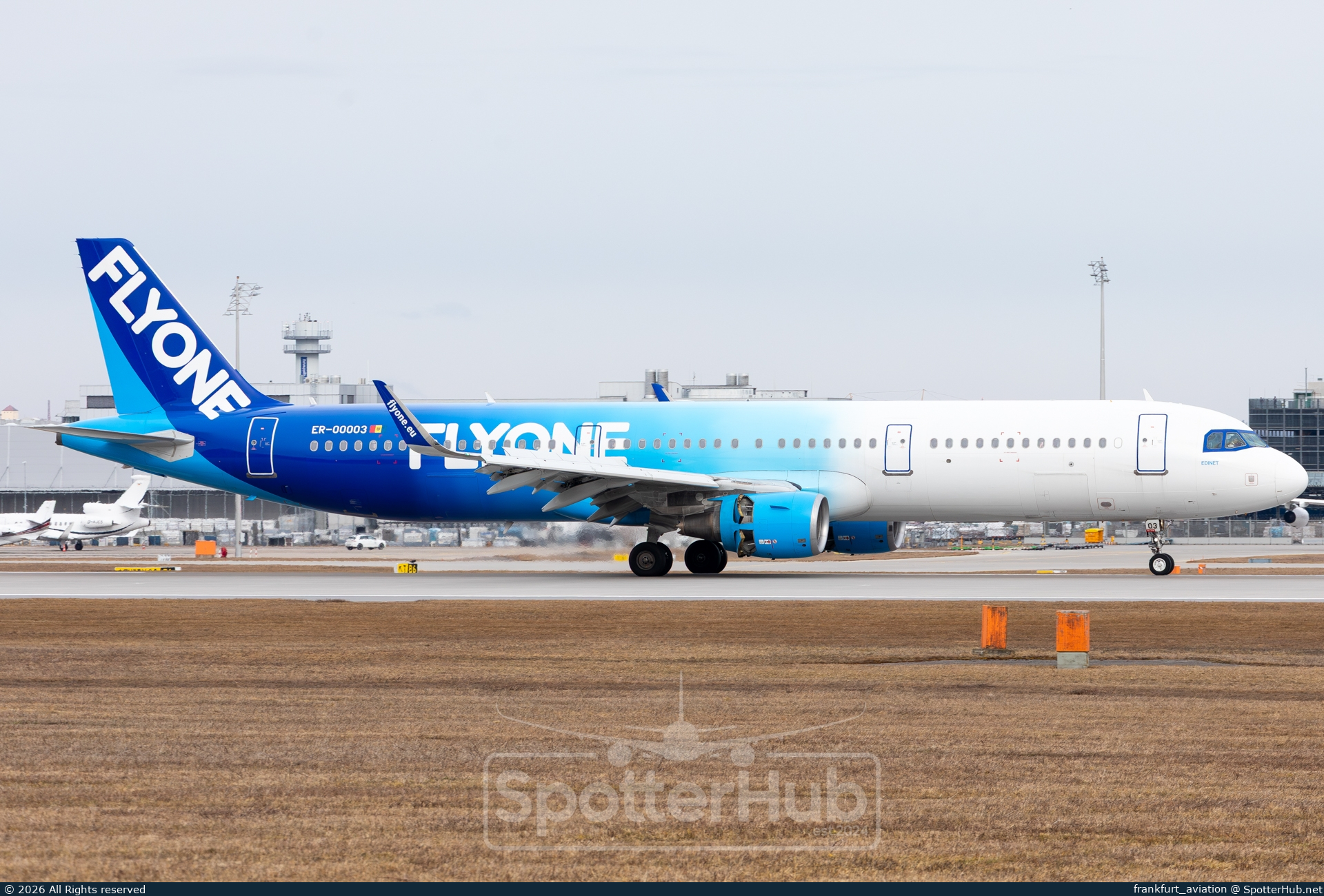 Photo of ER-00003 - Airbus A321-211 operated by FlyOne
