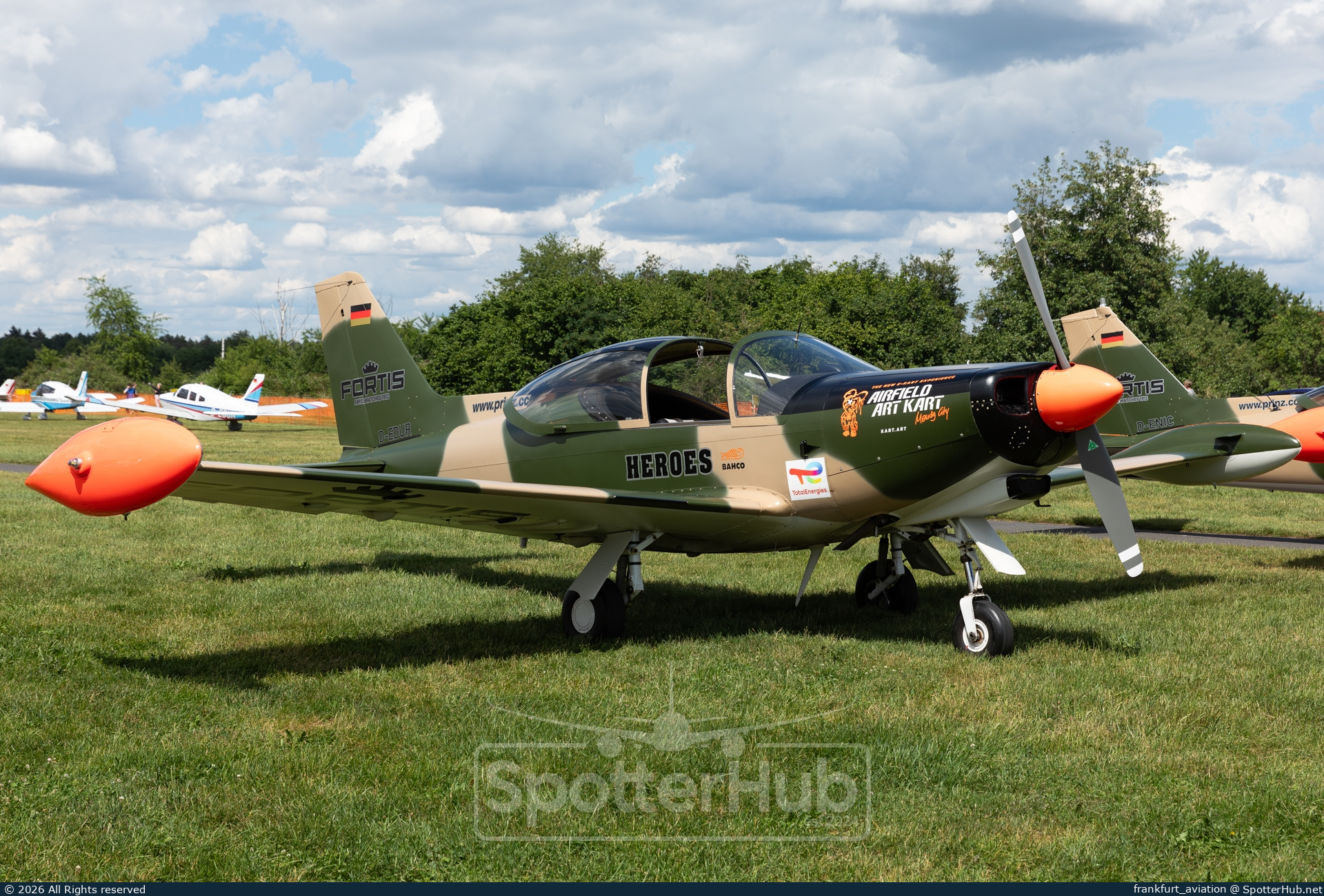 Photo of D-EDUR - SIAI-Marchetti SF.260 operated by Formation Team Niebergall