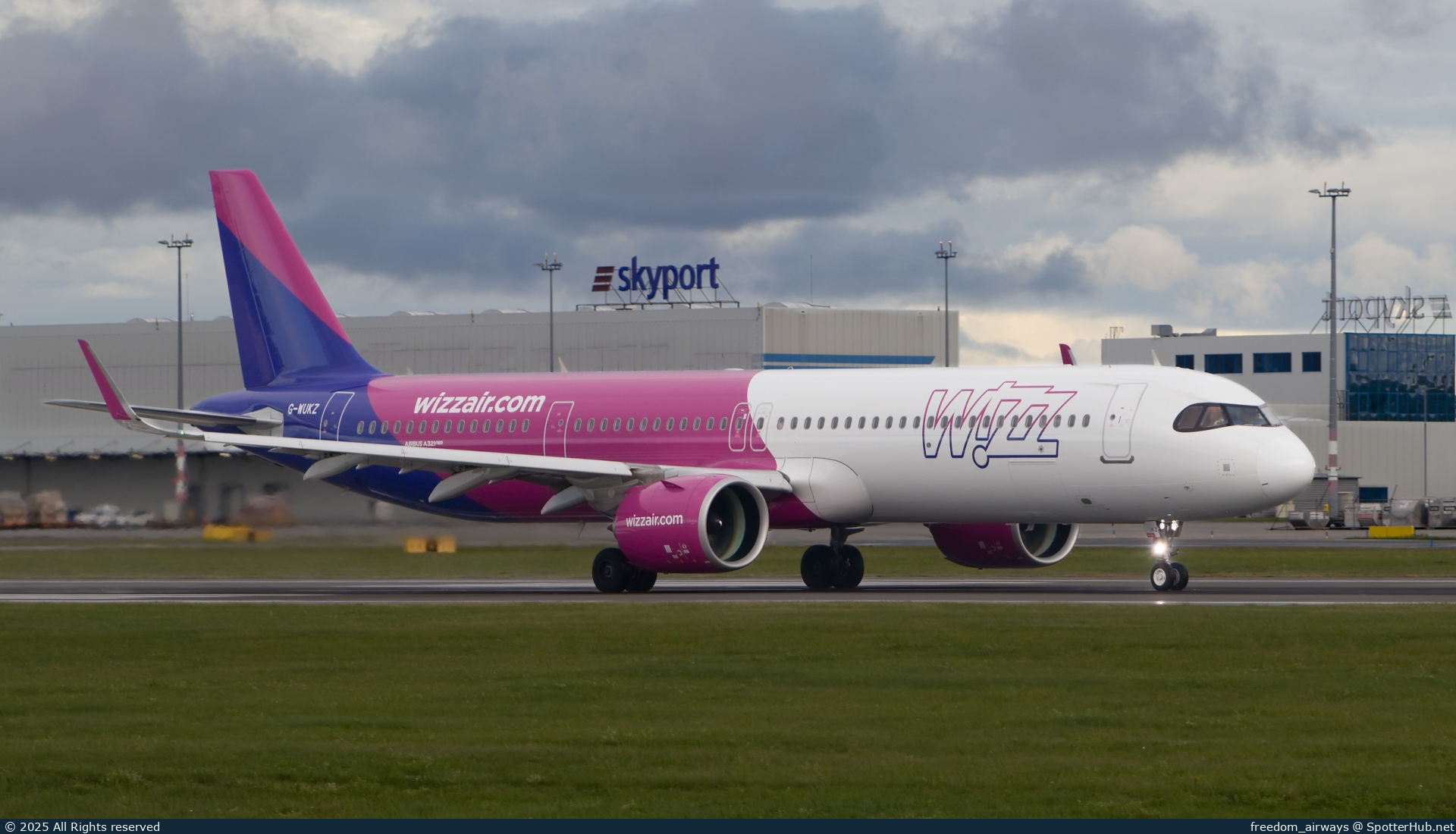 Photo of G-WUKZ - Airbus A321-271NX operated by Wizz Air UK