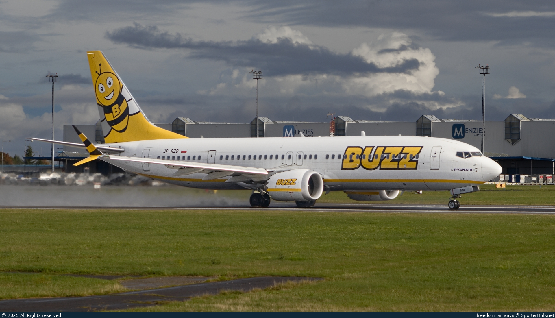 Photo of SP-RZD - Boeing 737 MAX 8-200 operated by Buzz
