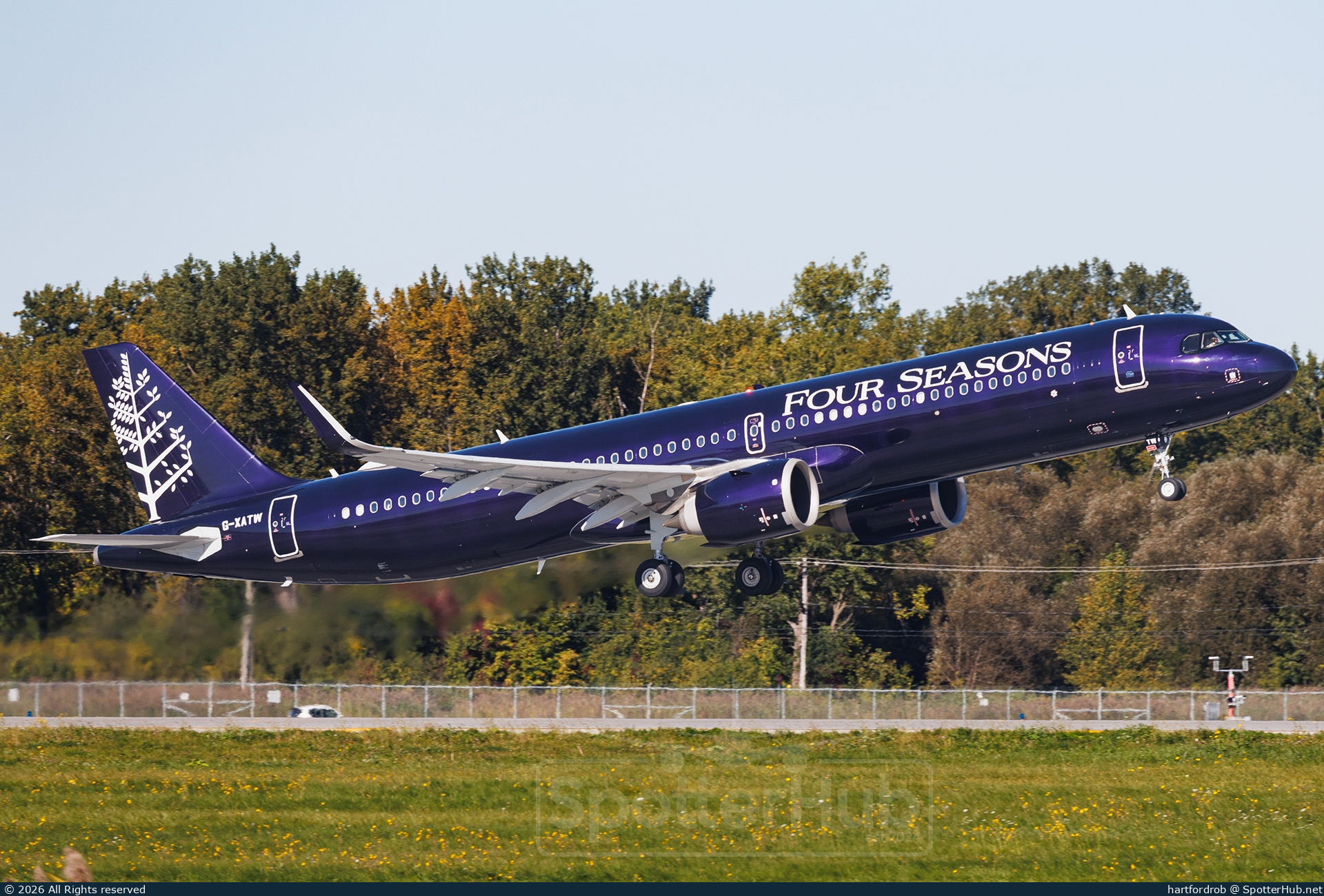 Photo of G-XATW - Airbus A321-253NX operated by Titan Airways