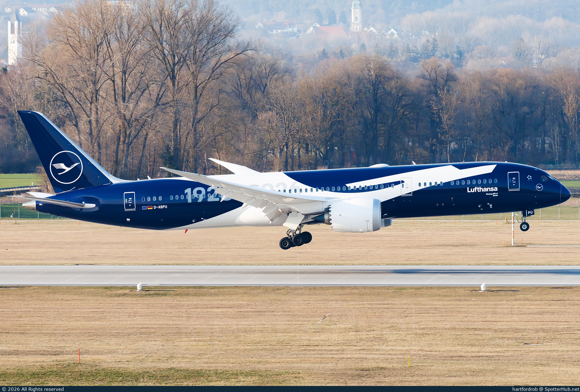 Photo of D-ABPU - Boeing 787-9 Dreamliner operated by Lufthansa