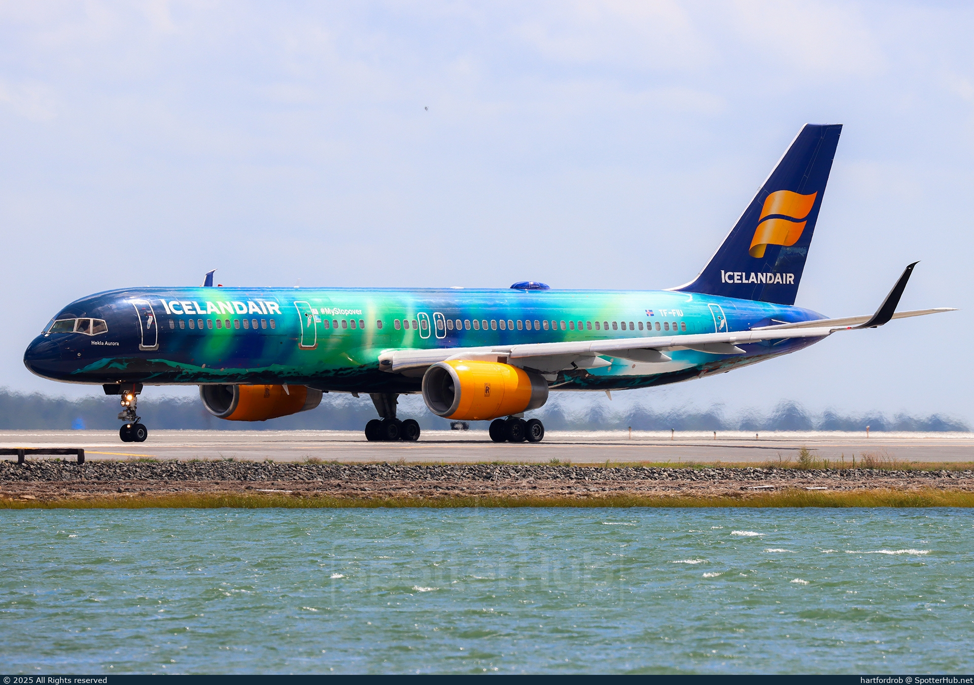 Photo of TF-FIU - Boeing 757-256 operated by Icelandair