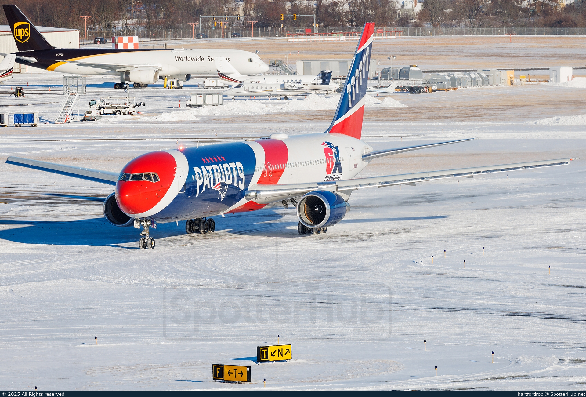 Photo of N36NE - Boeing 767-323(ER) operated by Omni Air International