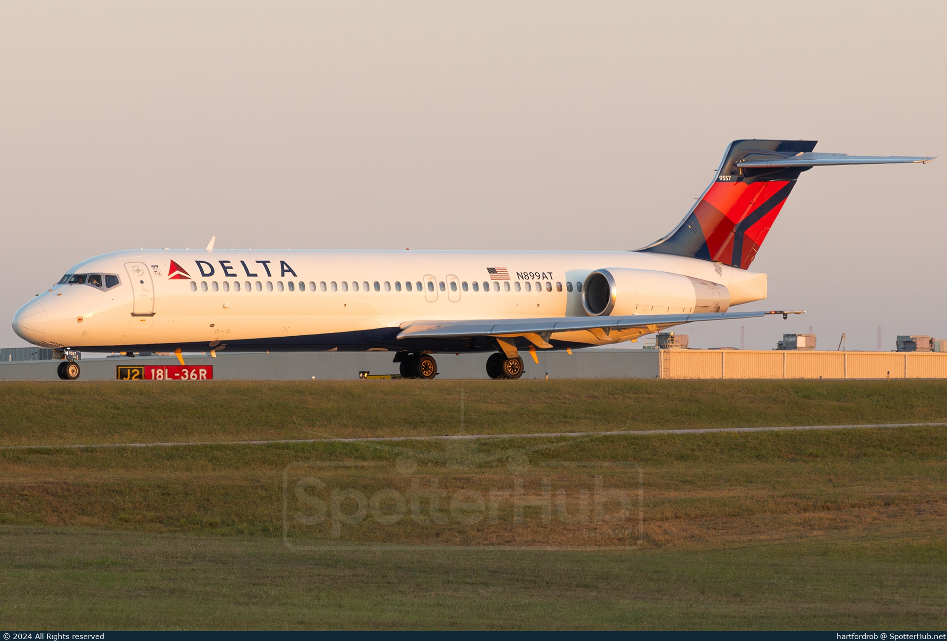 Photo of N899AT - Boeing 717-2BD at International