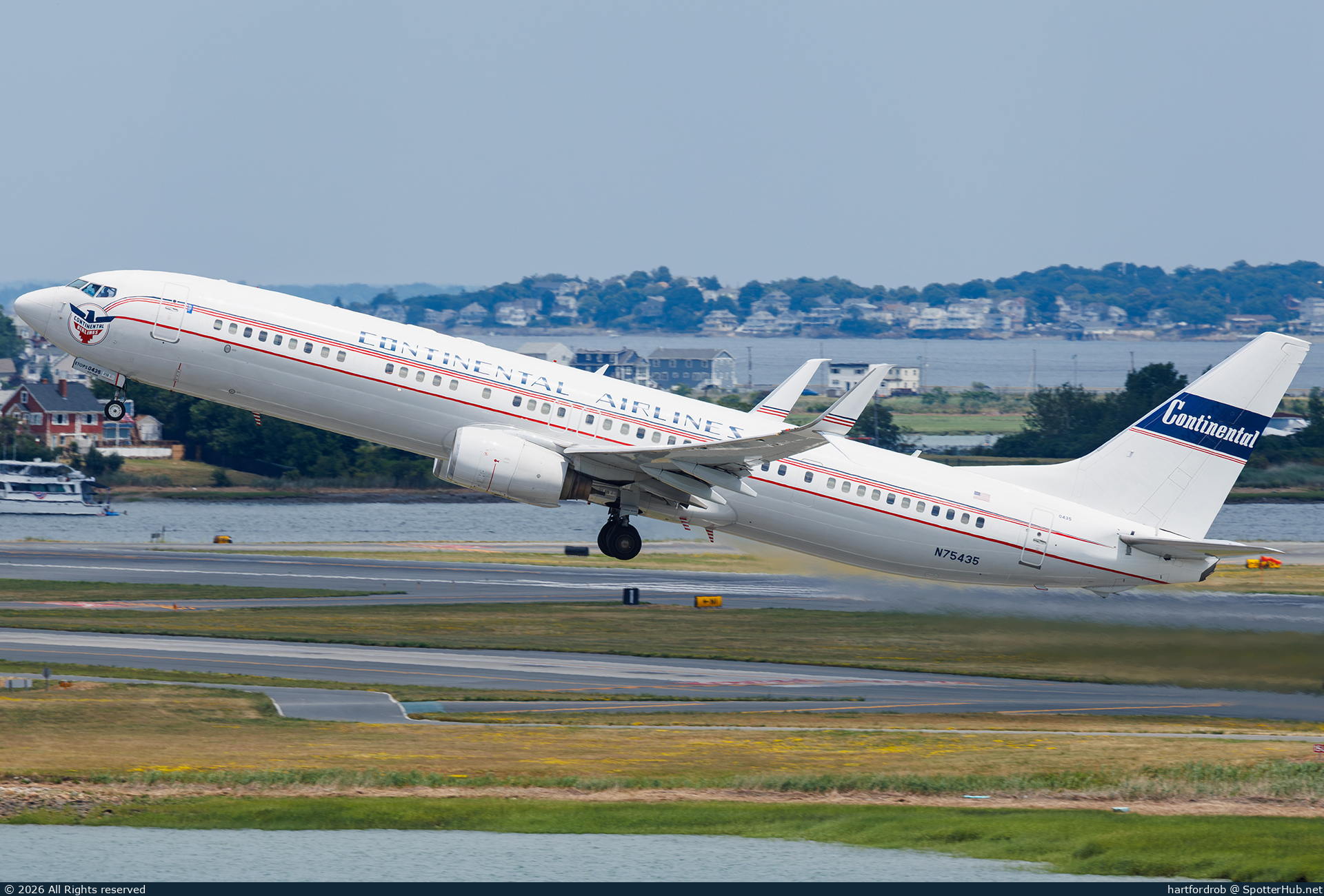 Photo of N75435 - Boeing 737-924(ER) operated by United Airlines