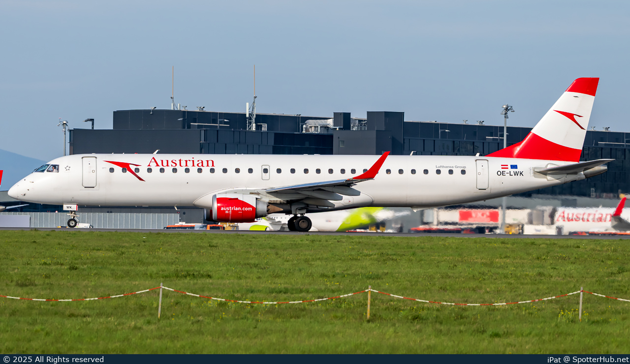 Photo of OE-LWK - Embraer ERJ-195LR operated by Austrian Airlines