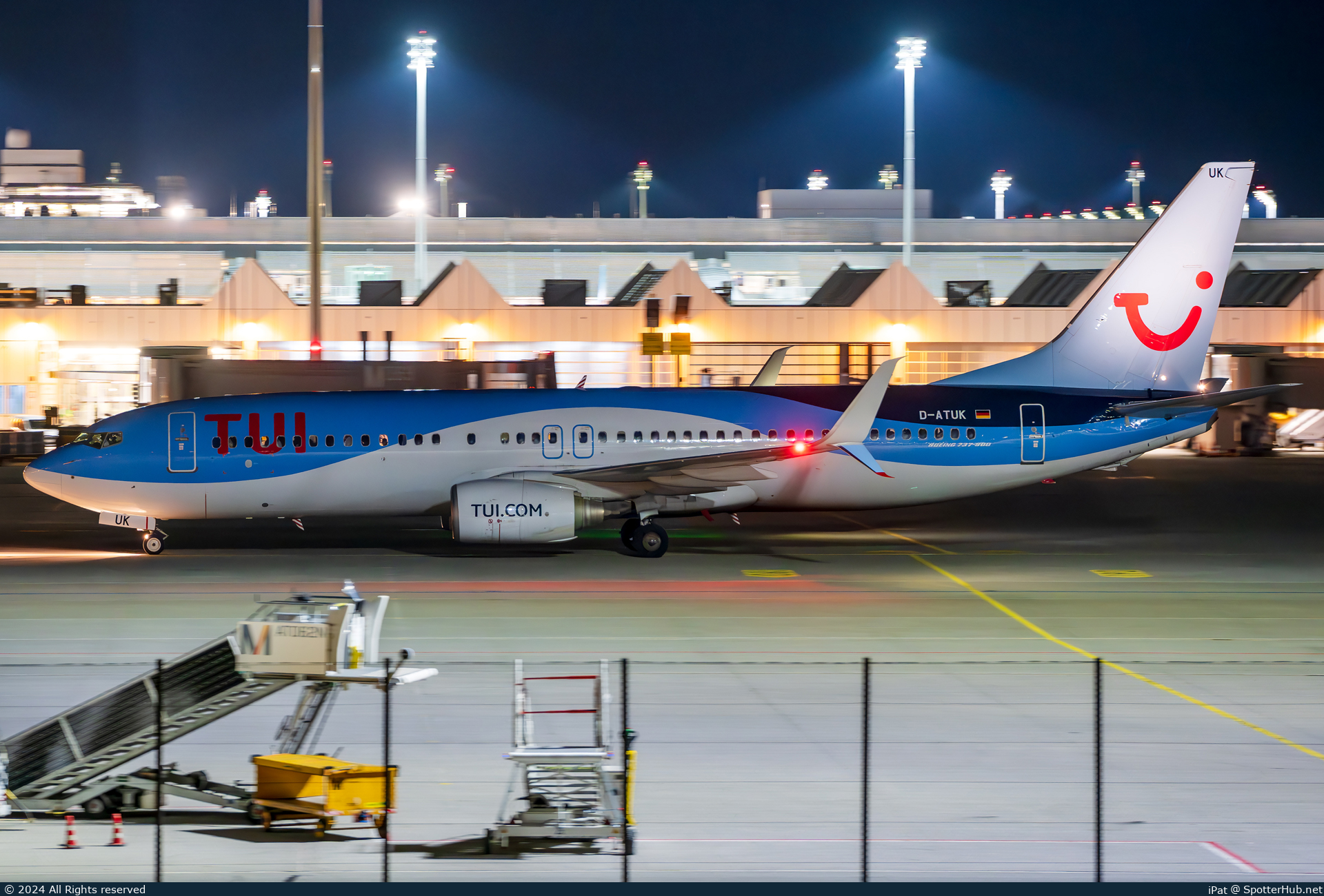 Photo of D-ATUK - Boeing 737-8K5 operated by TUIfly