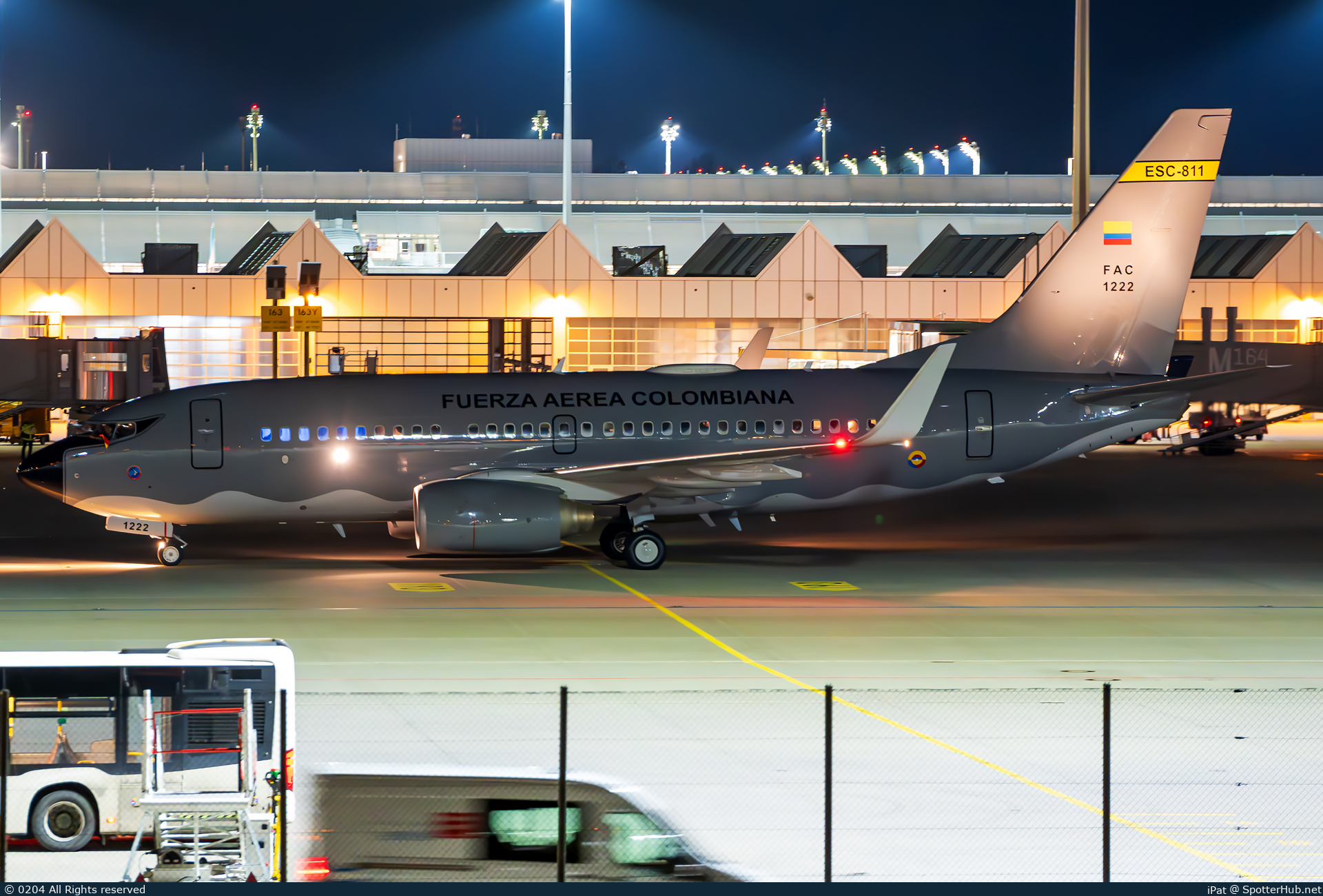 Photo of FAC1222 - Boeing 737-732 operated by Colombian Aerospace Force