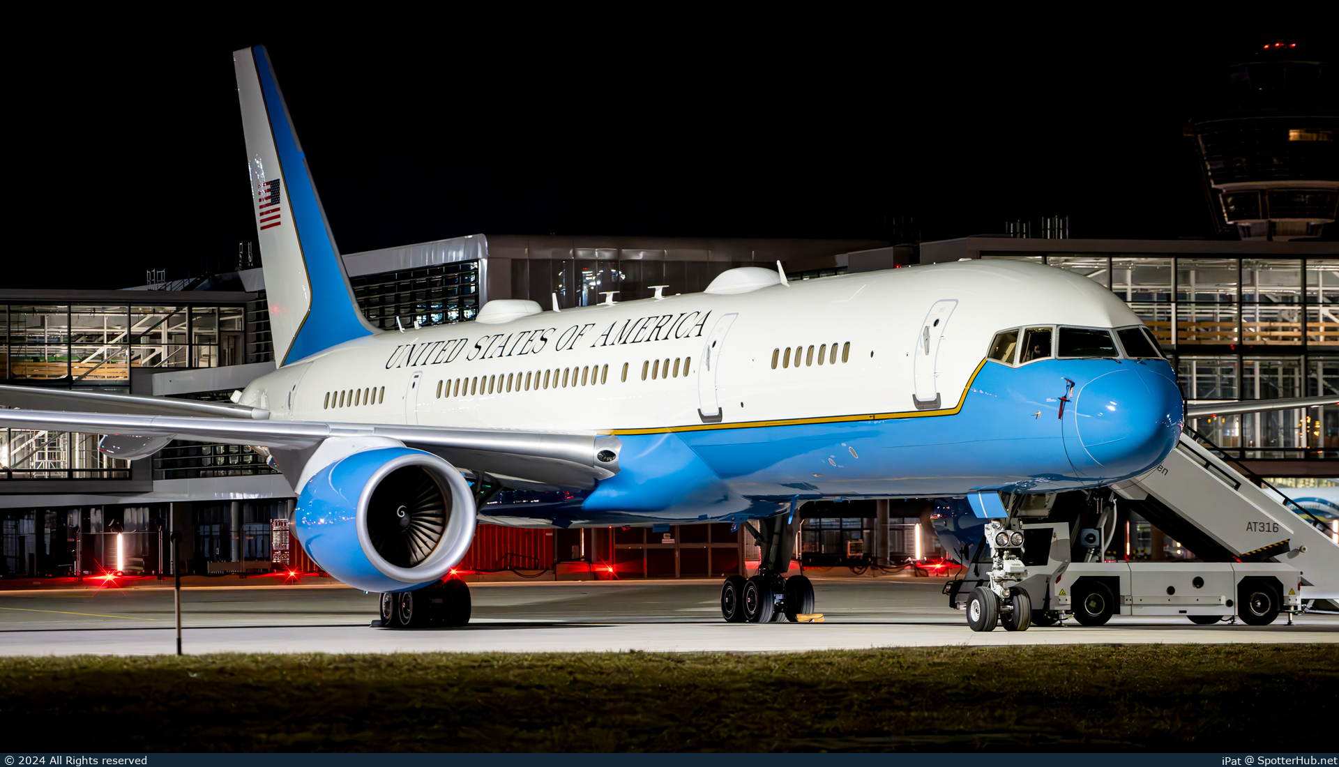 Photo of 99-0003 - Boeing C-32A operated by US Air Force