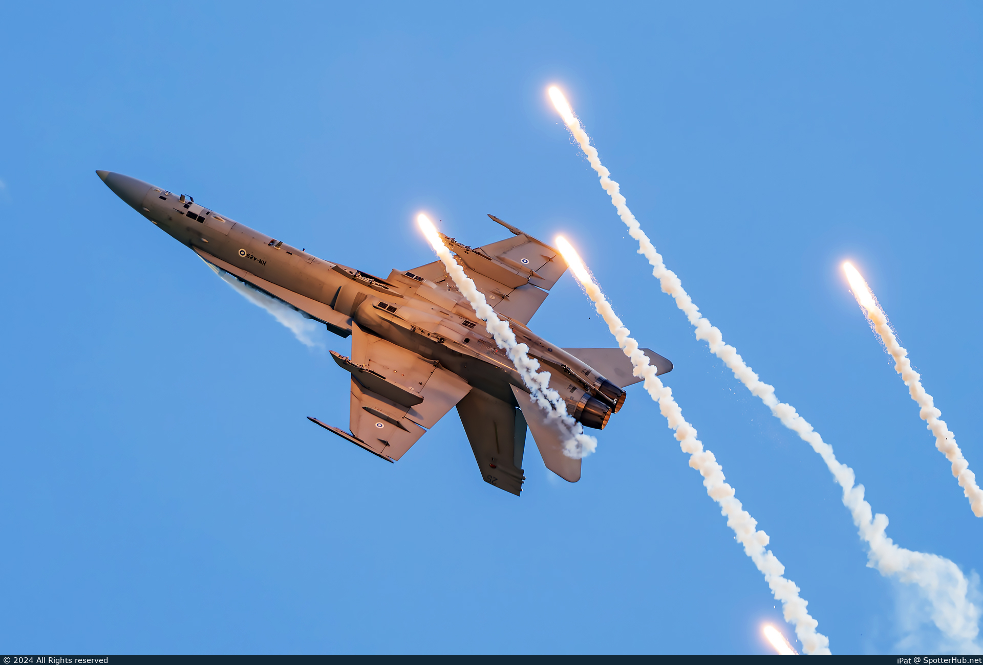 Photo of HN-425 - McDonnell Douglas F/A-18C Hornet operated by Finnish Air Force