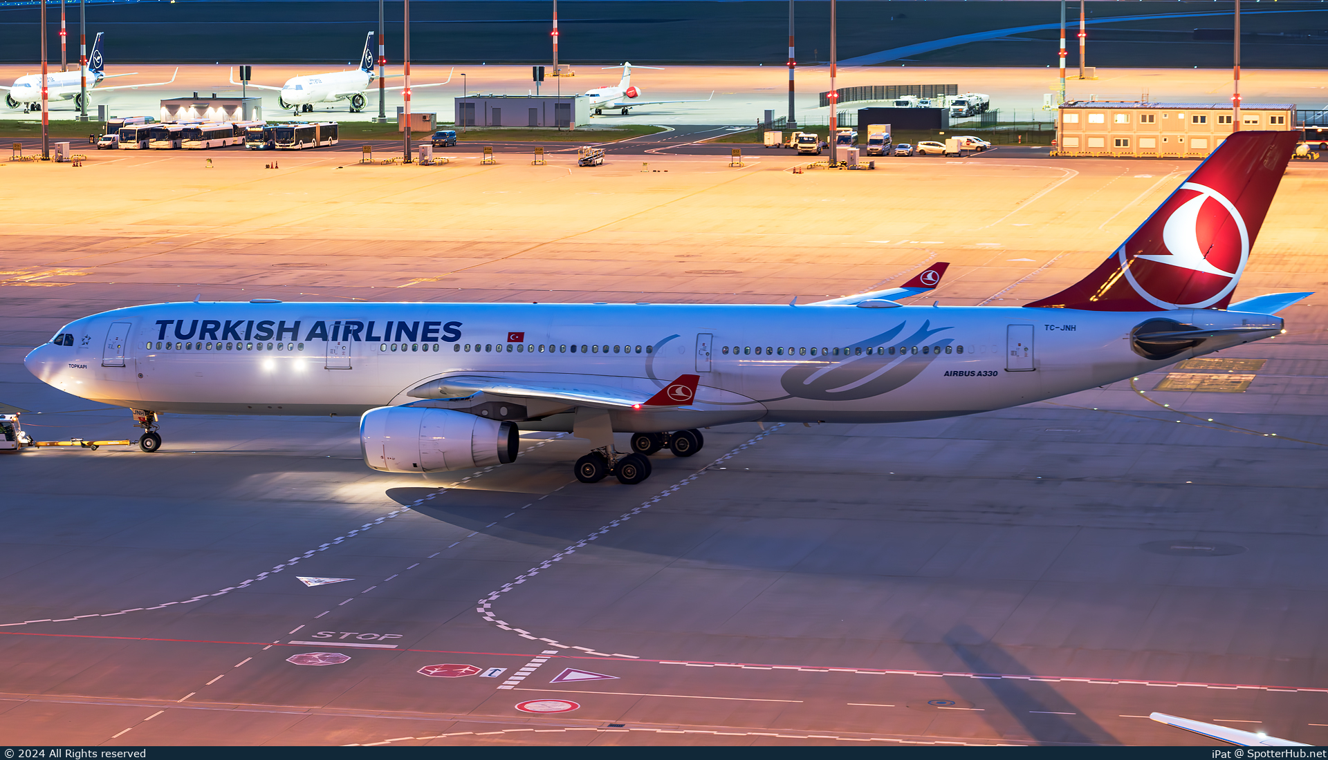 Photo of TC-JNH - Airbus A330-343 operated by Turkish Airlines