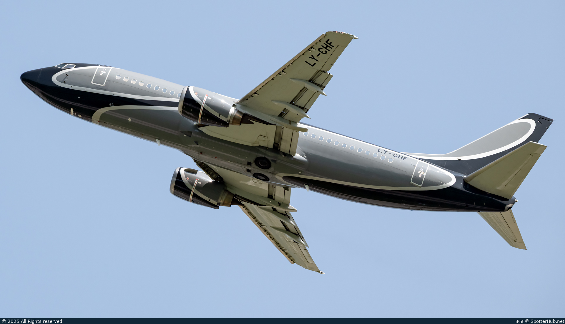 Photo of LY-CHF - Boeing 737-31S operated by KlasJet