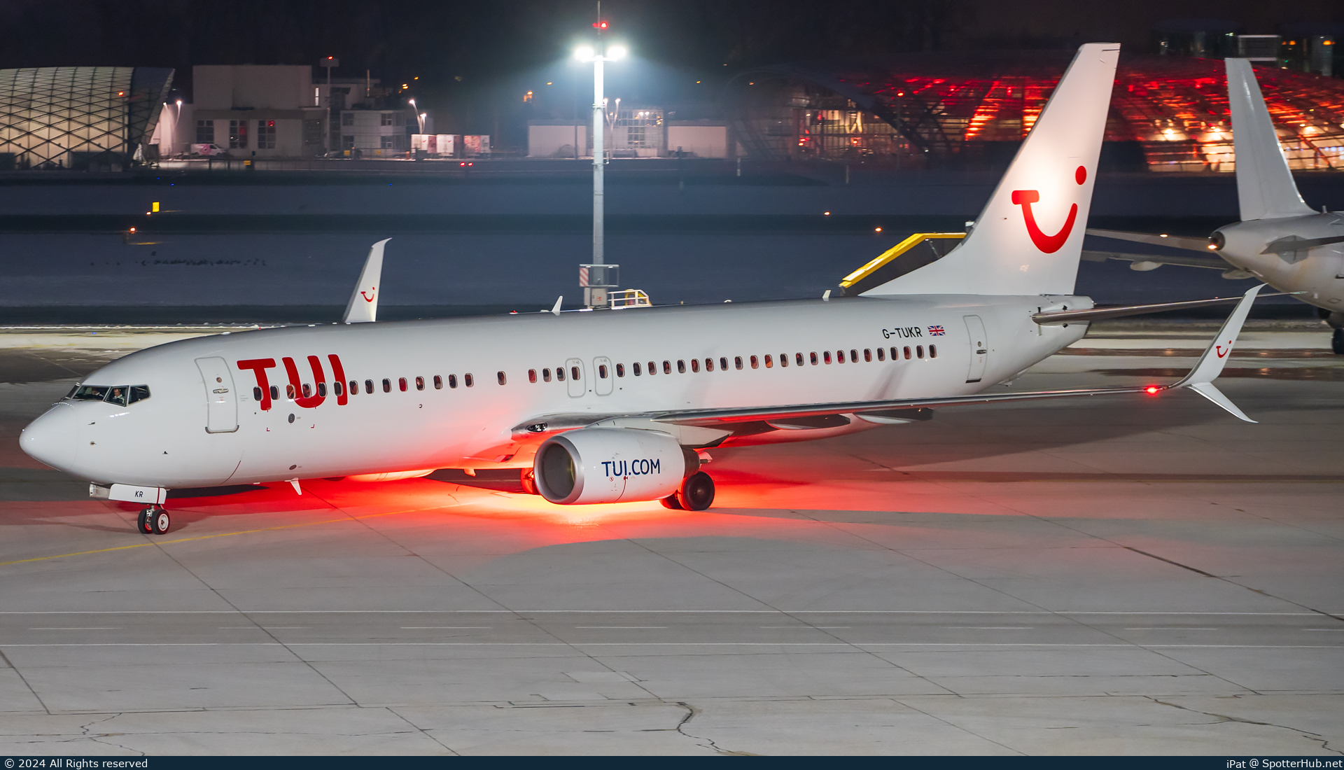 Photo of G-TUKR - Boeing 737-8K5 operated by TUI Airways