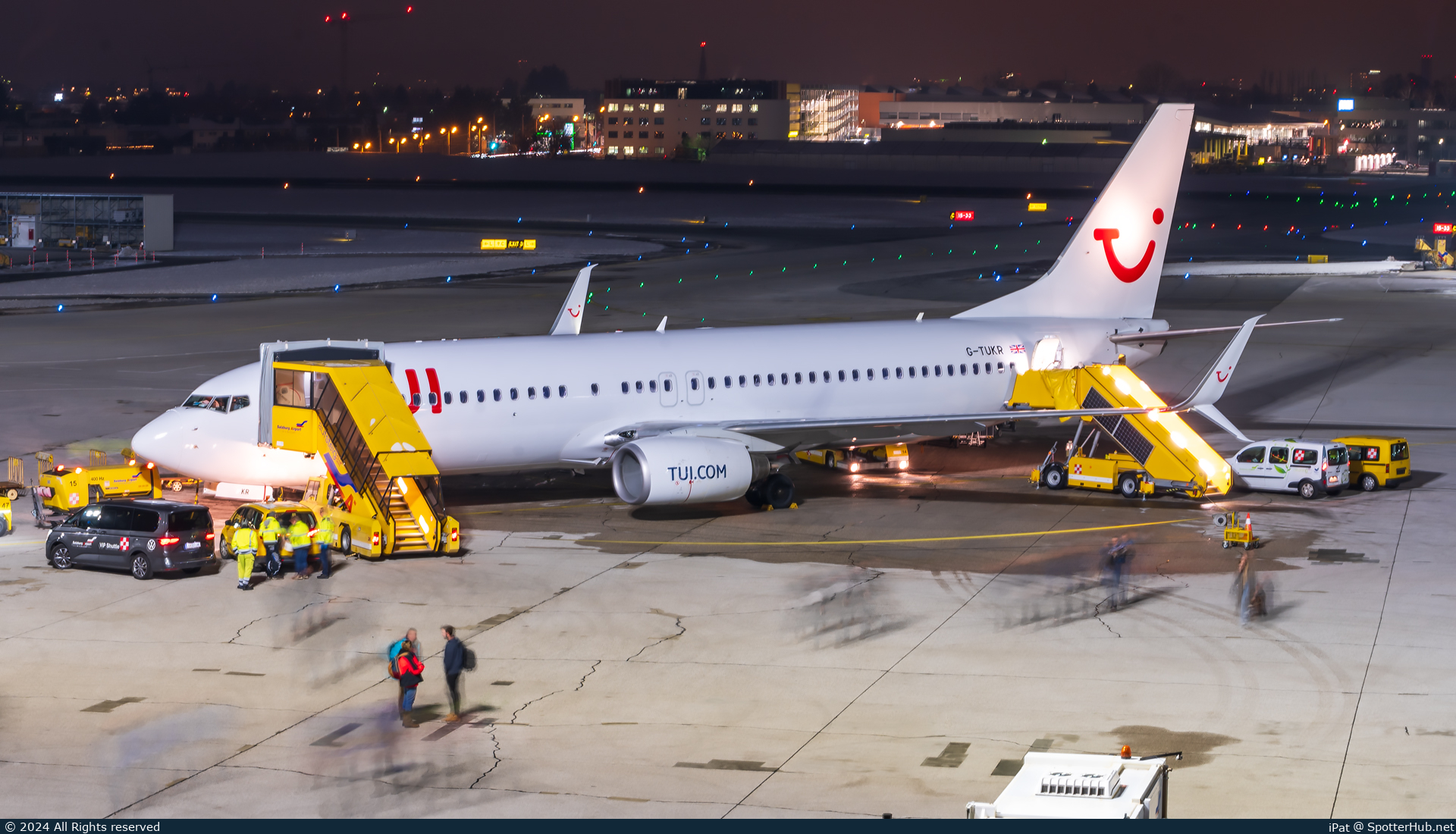Photo of G-TUKR - Boeing 737-8K5 operated by TUI Airways