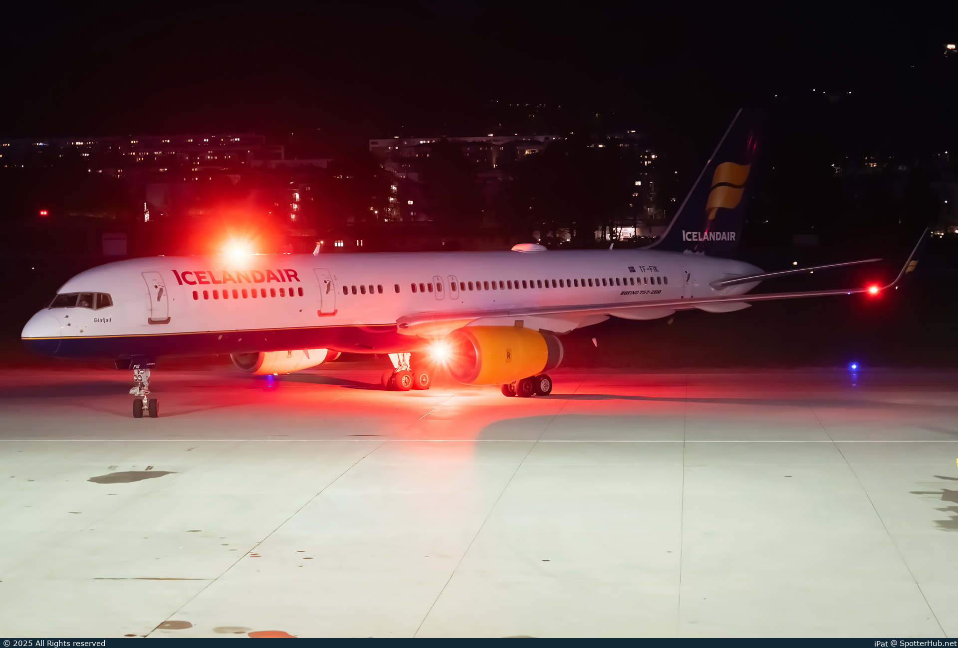 Photo of TF-FIK - Boeing 757-256 operated by Icelandair