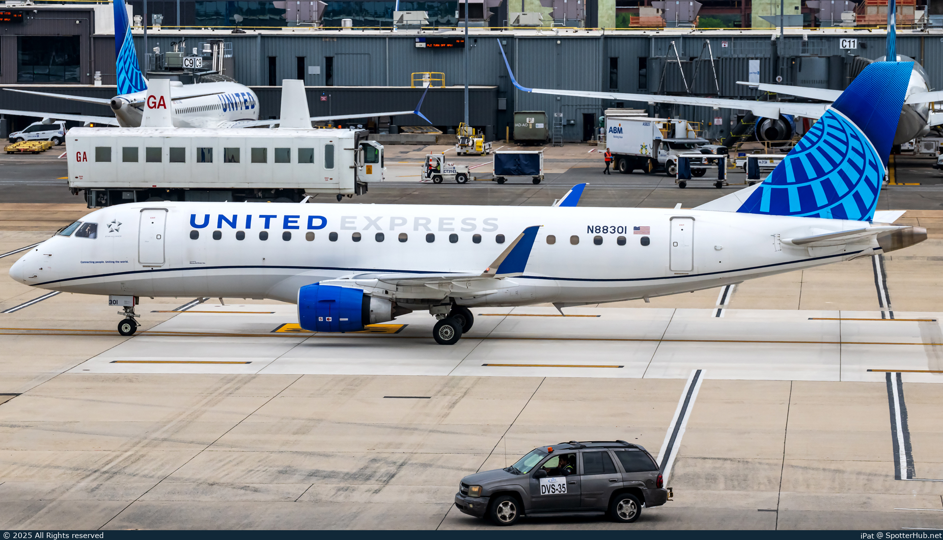Photo of N88301 - Embraer ERJ-175LR operated by United Express (opb Mesa Airlines)