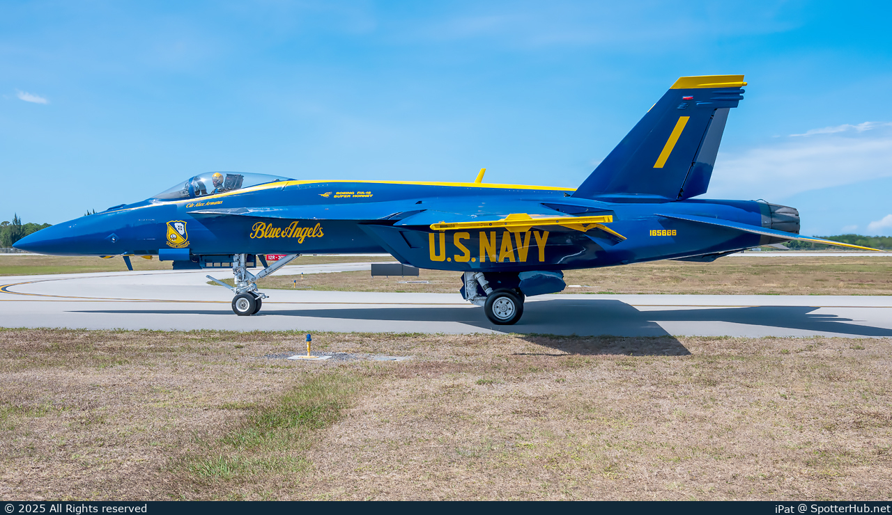 Photo of 165666 - Boeing F/A-18E Super Hornet operated by US Navy
