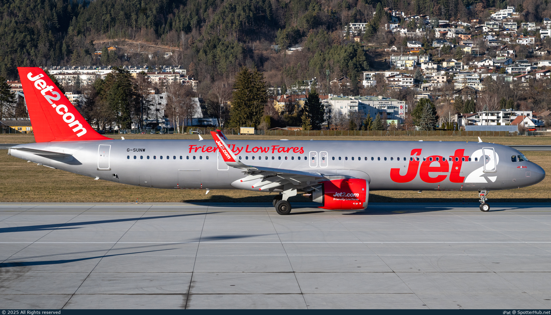 Photo of G-SUNW - Airbus A321-251NX operated by Jet2