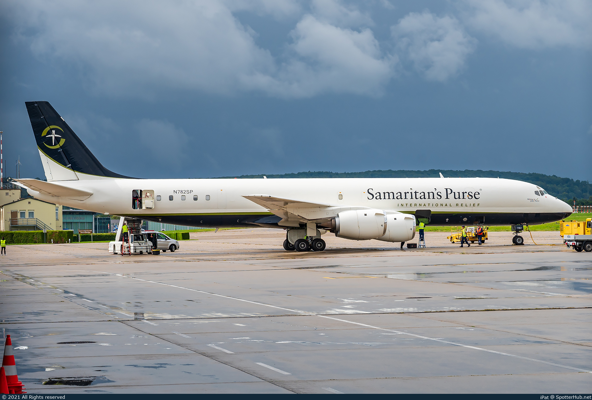 Photo of N782SP - Douglas DC-8-72CF operated by Samaritan's Purse
