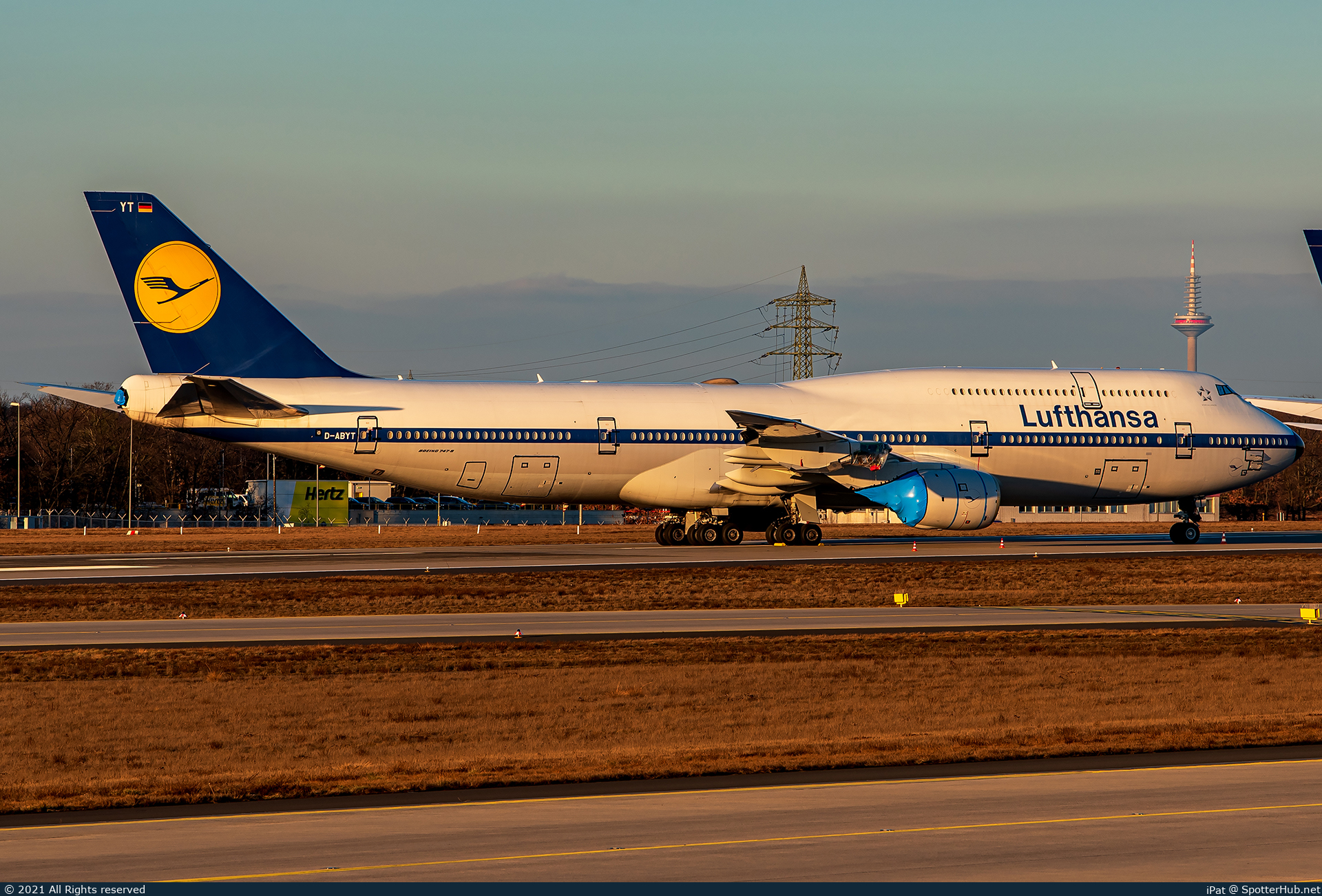 Photo of D-ABYT - Boeing 747-830 operated by Lufthansa