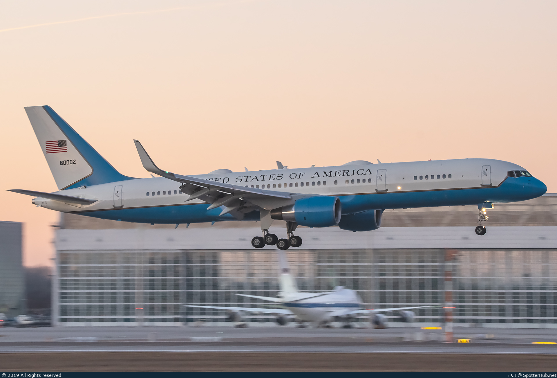 Photo of 98-0002 - Boeing C-32A operated by US Air Force