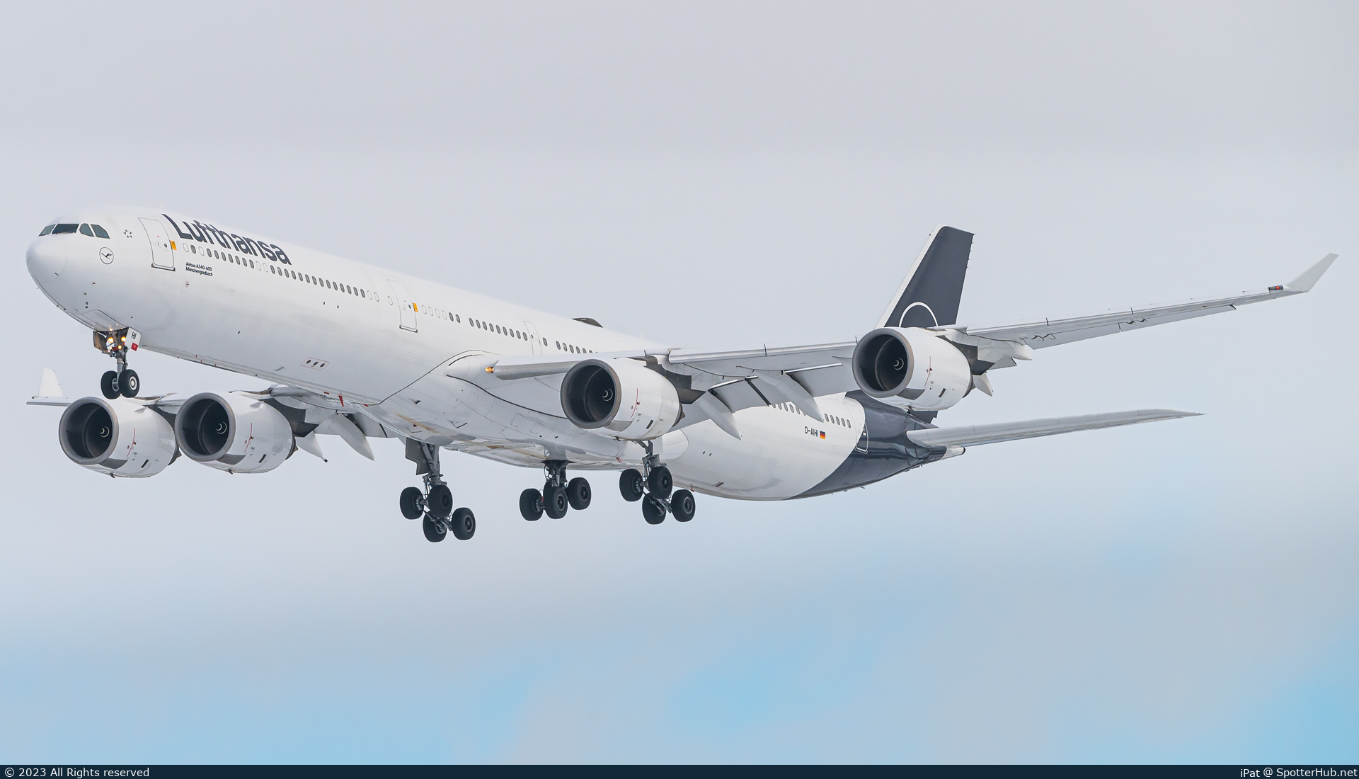 Photo of D-AIHI - Airbus A340-642 operated by Lufthansa