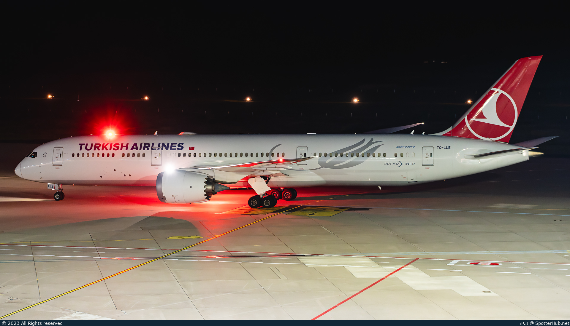 Photo of TC-LLE - Boeing 787-9 Dreamliner operated by Turkish Airlines