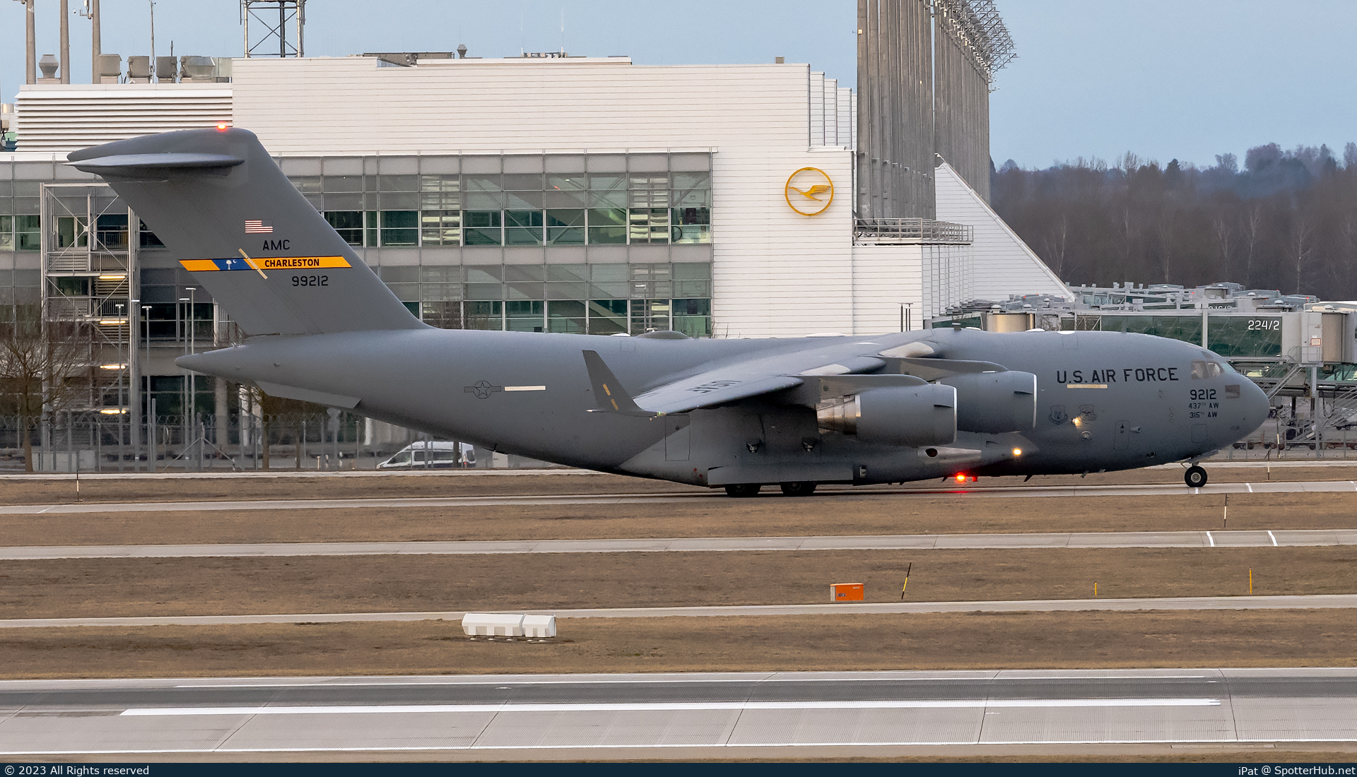 Photo of 09-9212 - Boeing C-17A Globemaster III operated by US Air Force