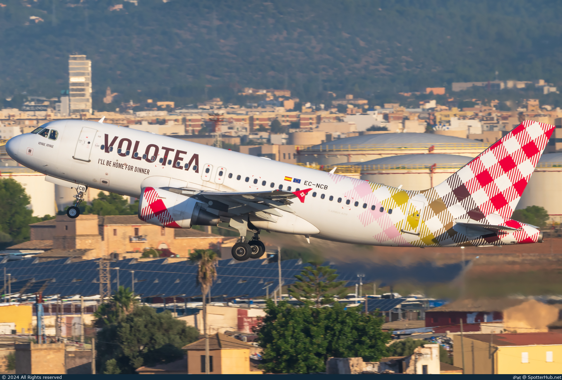 Photo of EC-NCB - Airbus A319-111 operated by Volotea
