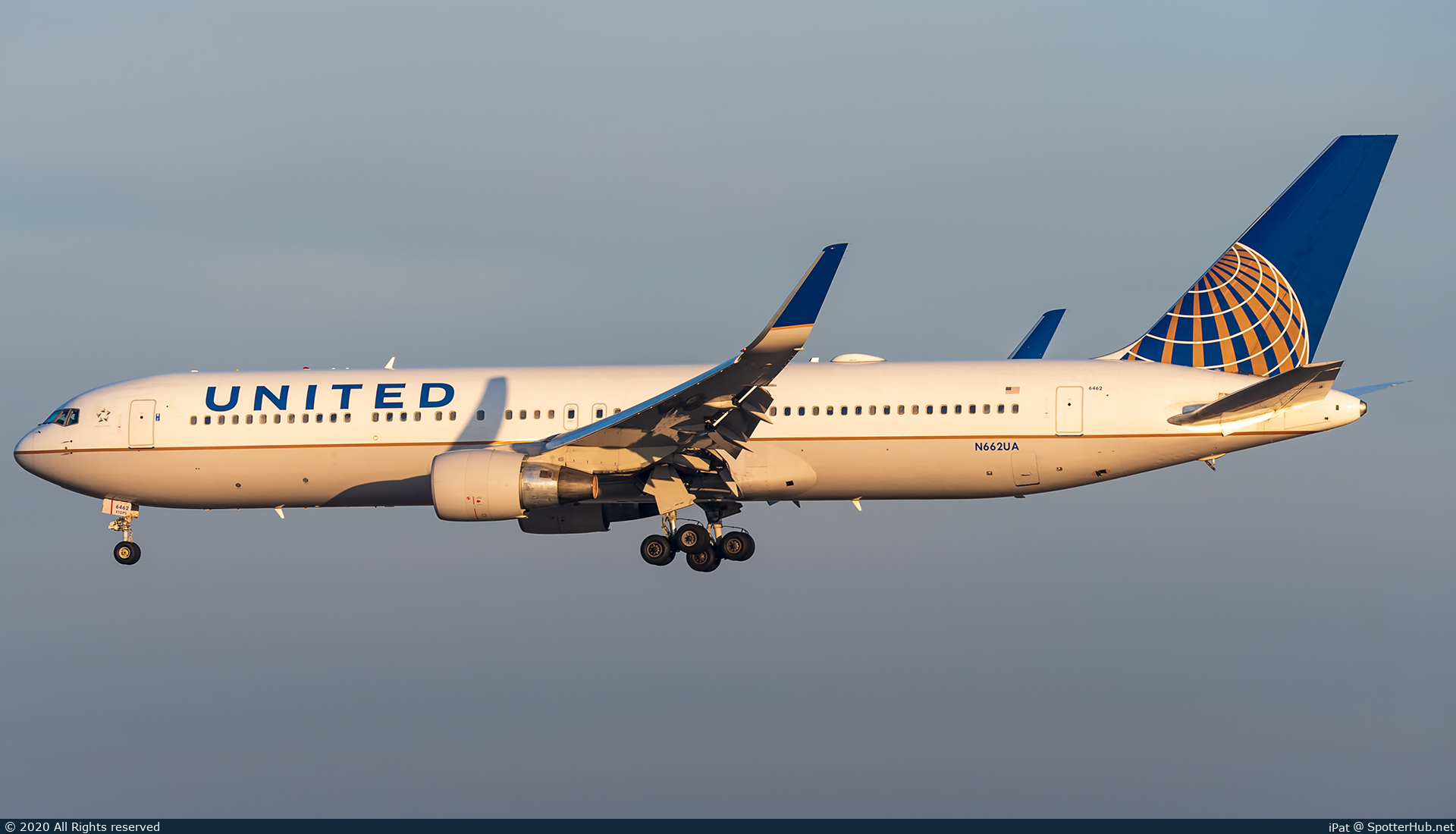 Photo of N662UA - Boeing 767-322(ER) operated by United Airlines