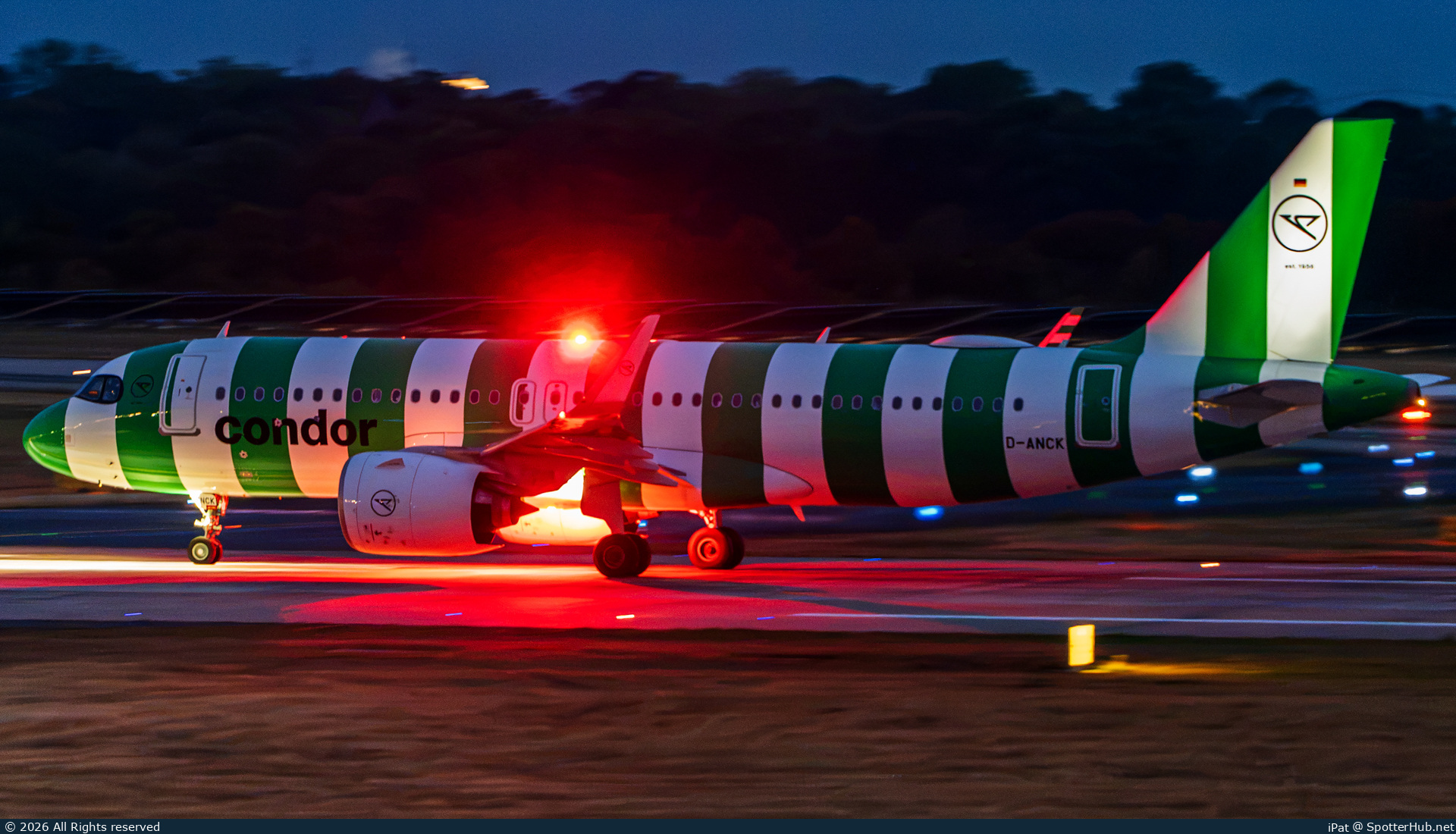 Photo of D-ANCK - Airbus A320-271N operated by Condor