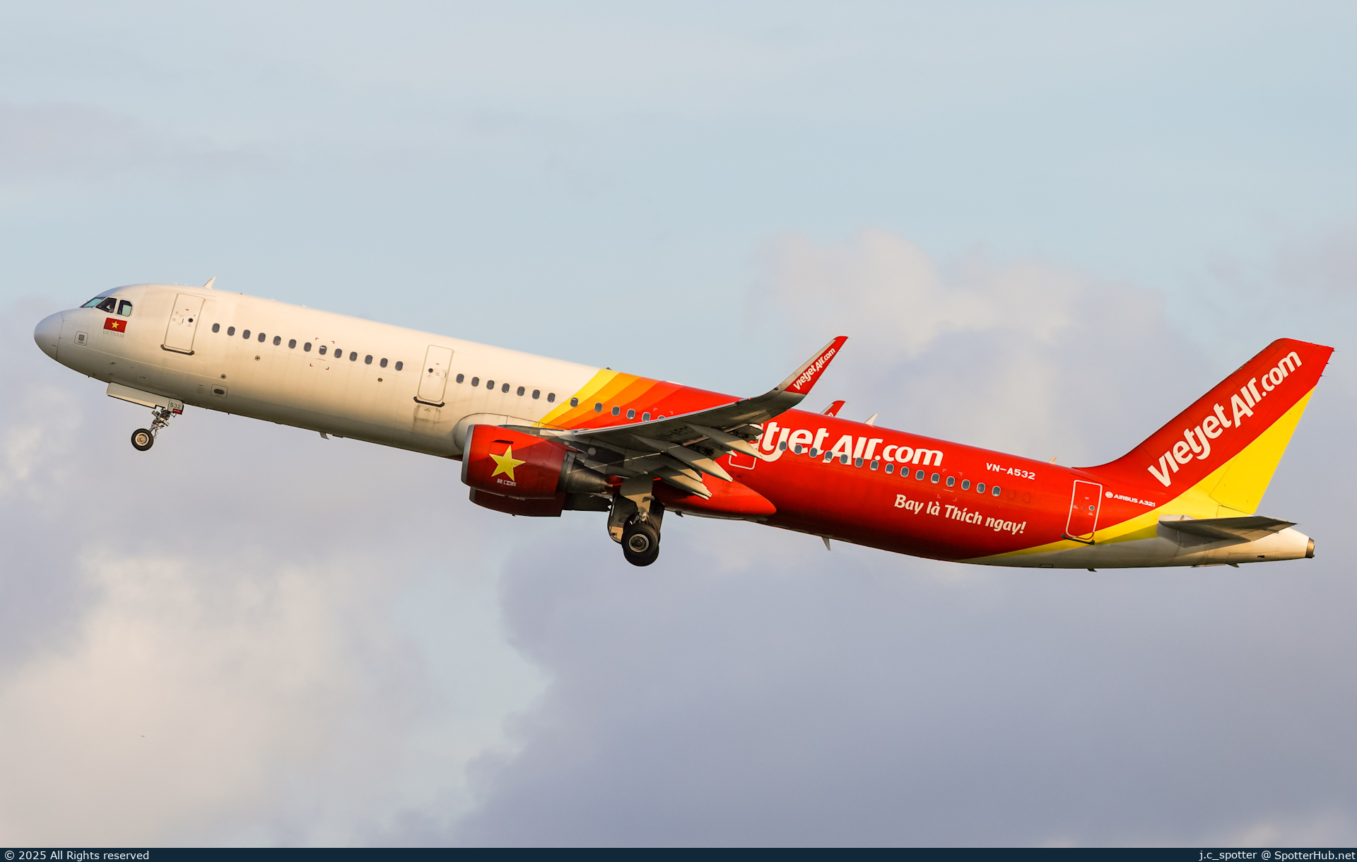 Photo of VN-A532 - Airbus A321-211 operated by VietJet Air