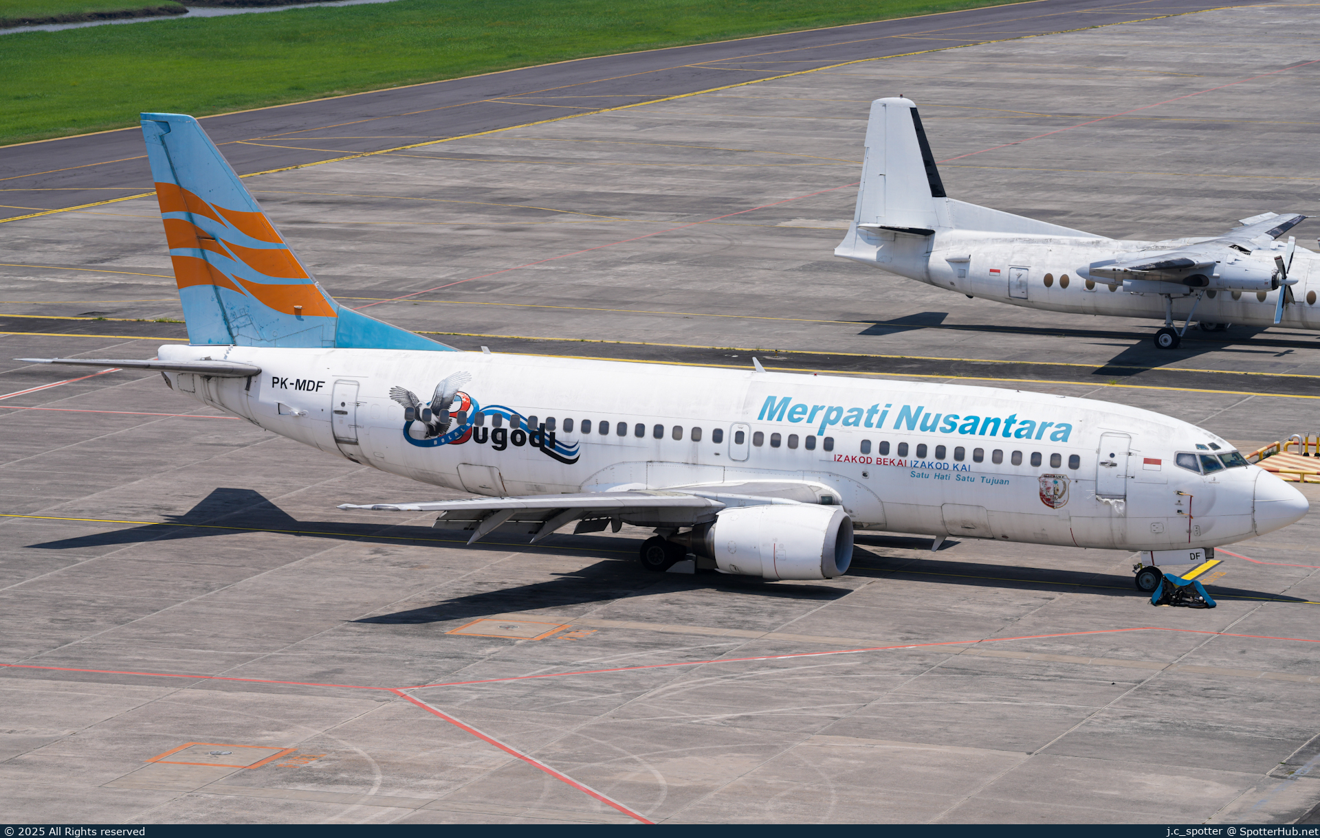 Photo of PK-MDF - Boeing 737-3S1 operated by Merpati Nusantara Airlines