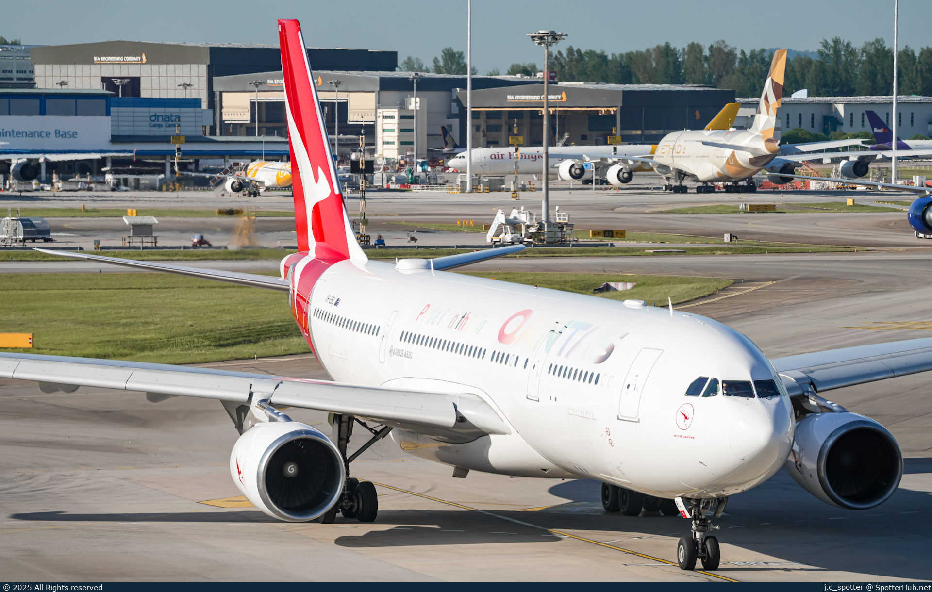 Photo of VH-EBL - Airbus A330-203 operated by Qantas