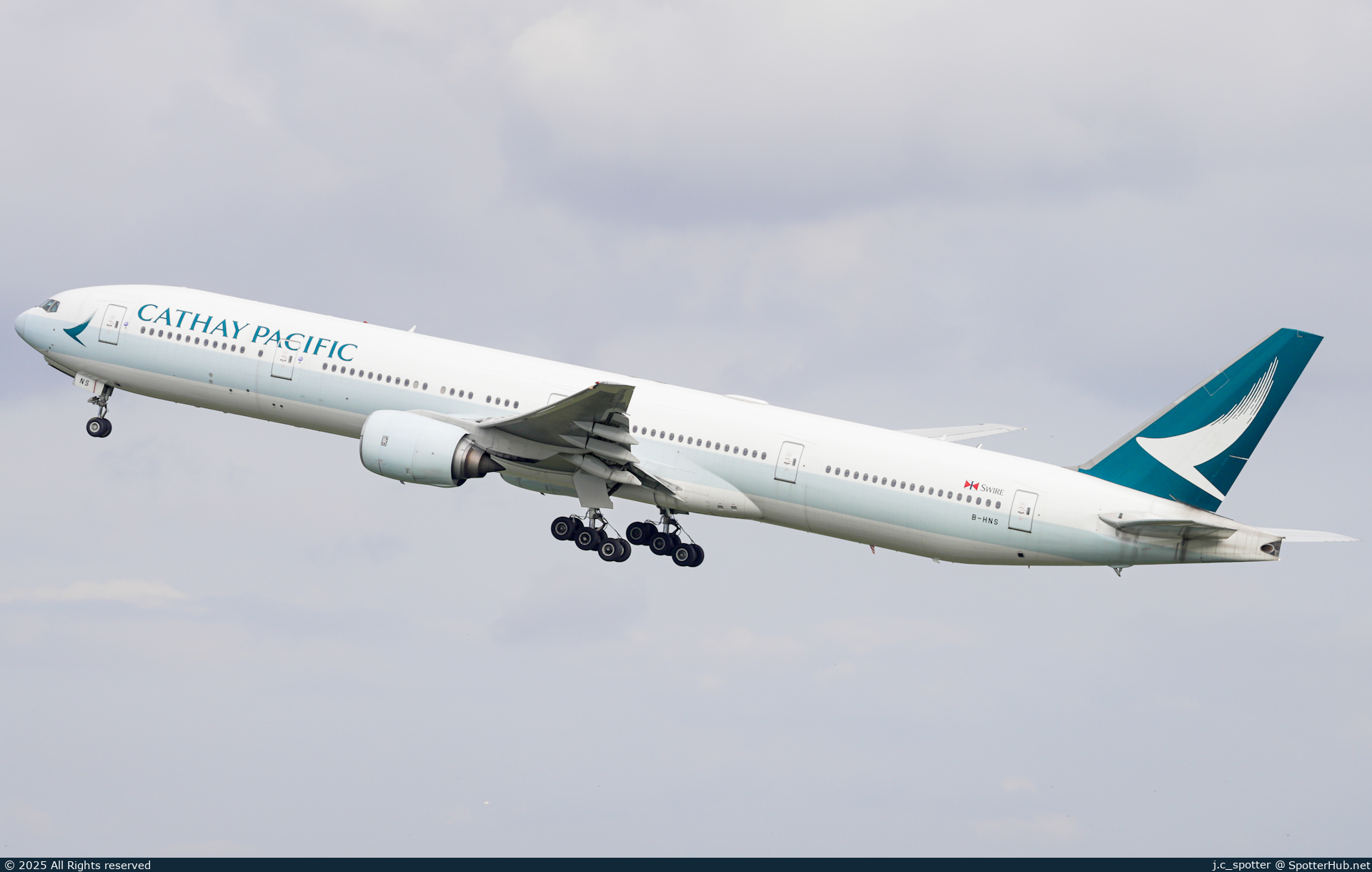 Photo of B-HNS - Boeing 777-31H operated by Cathay Pacific Airways