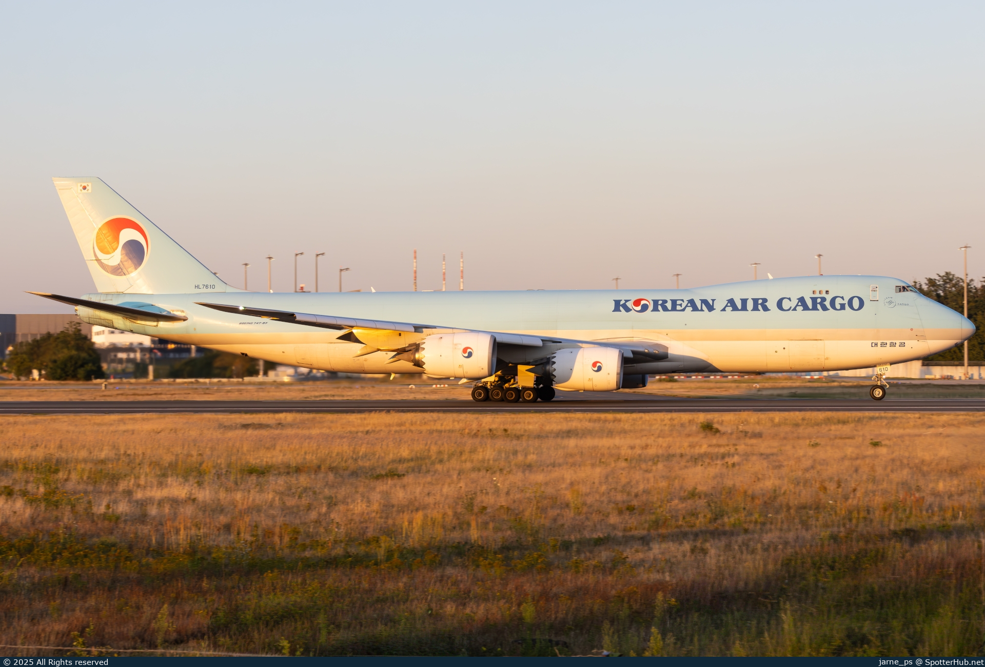 Photo of HL7610 - Boeing 747-8HTF operated by Korean Air Cargo