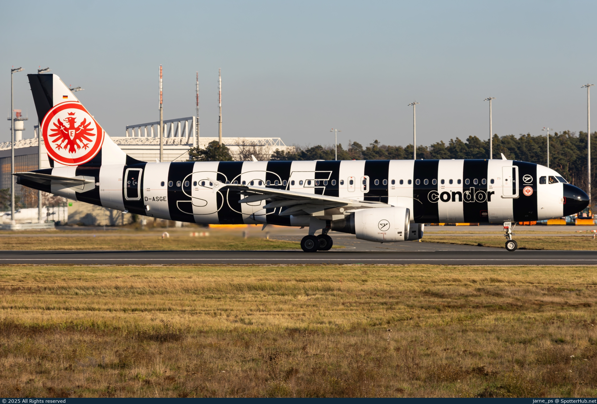 Photo of D-ASGE - Airbus A320-214 operated by Condor