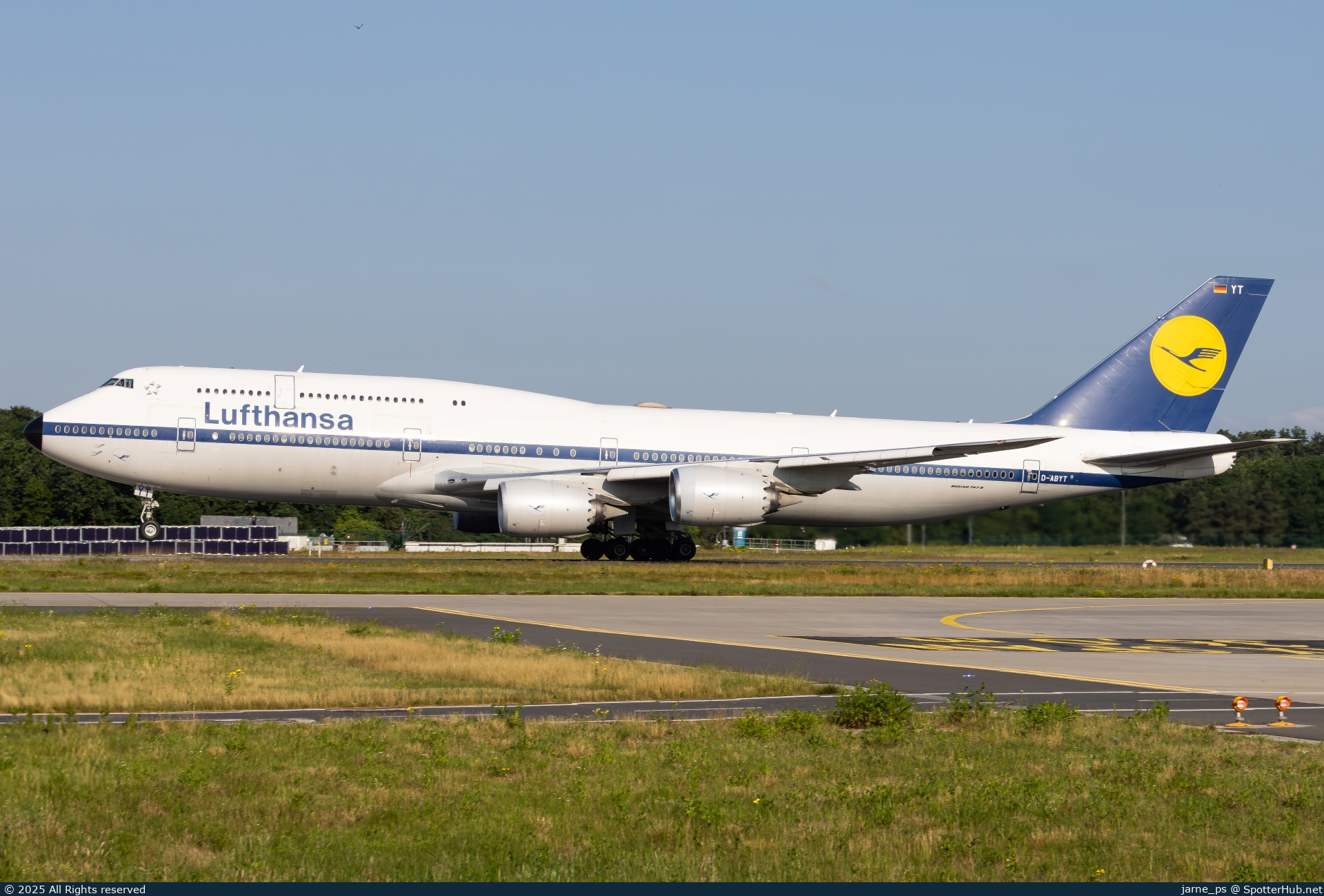 Photo of D-ABYT - Boeing 747-830 operated by Lufthansa