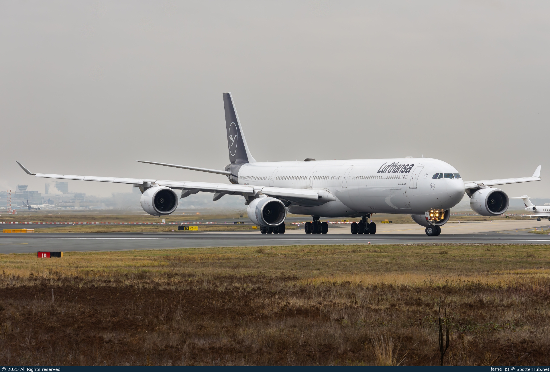 Photo of D-AIHI - Airbus A340-642 operated by Lufthansa