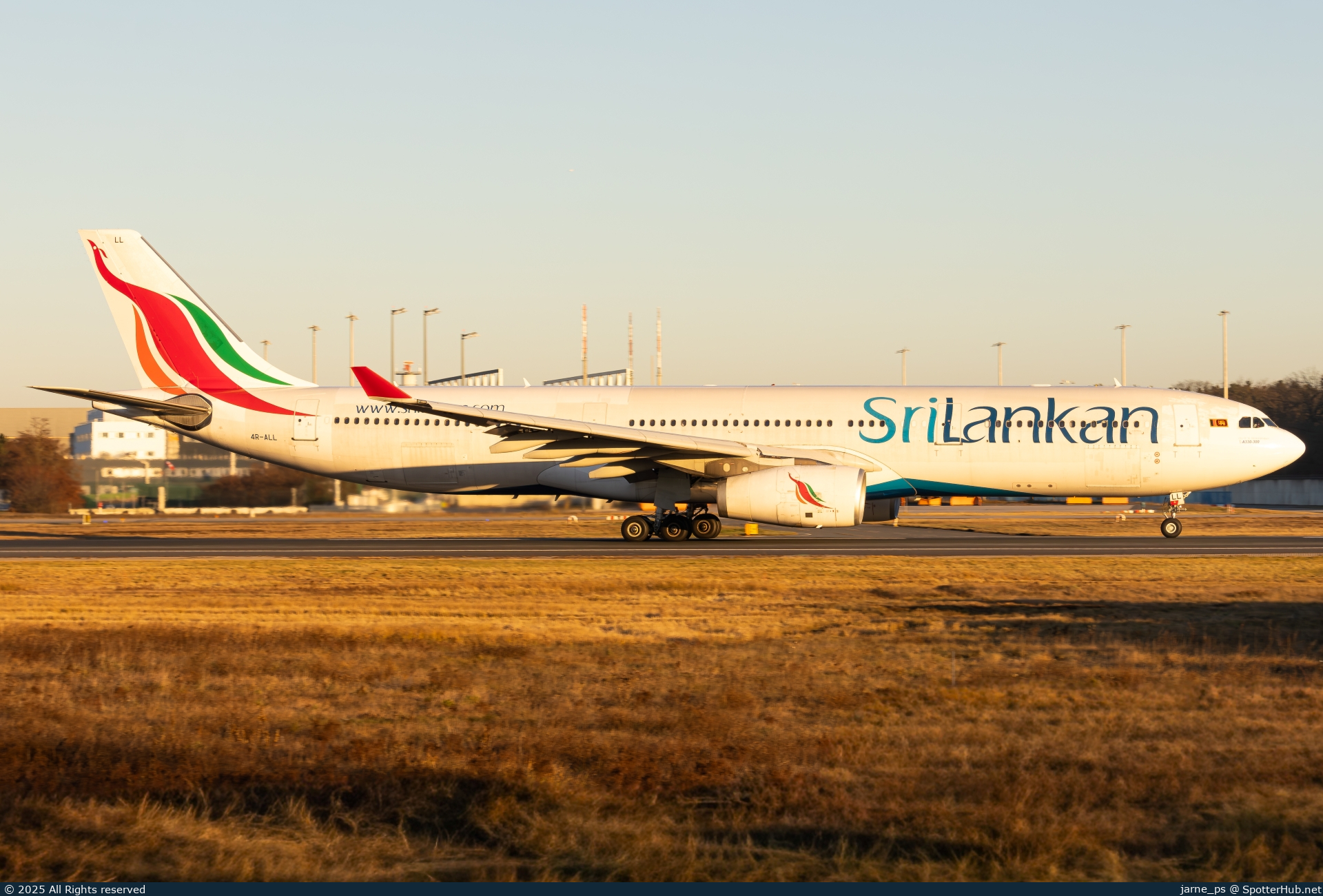 Photo of 4R-ALL - Airbus A330-343 operated by SriLankan Airlines