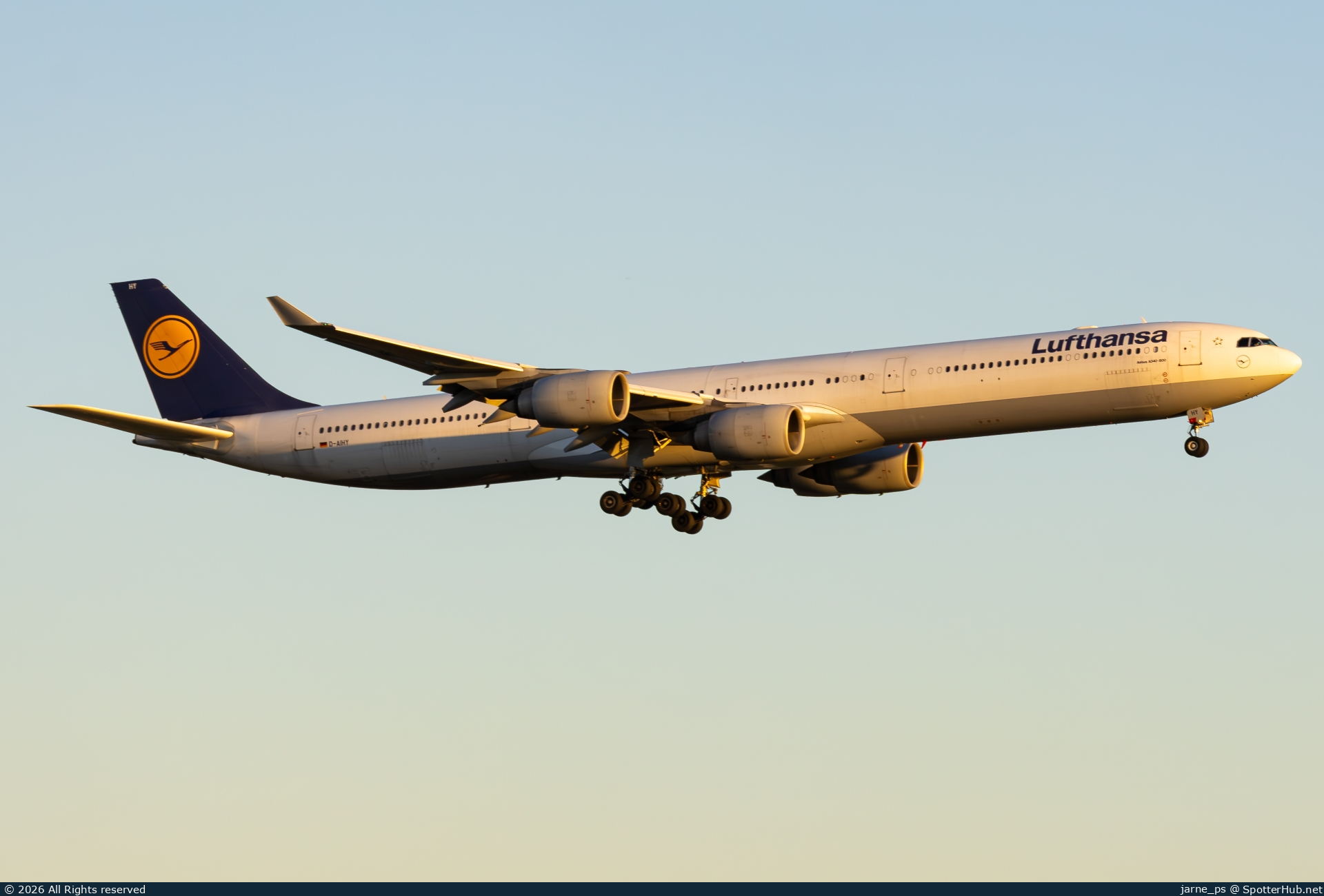 Photo of D-AIHY - Airbus A340-642 operated by Lufthansa