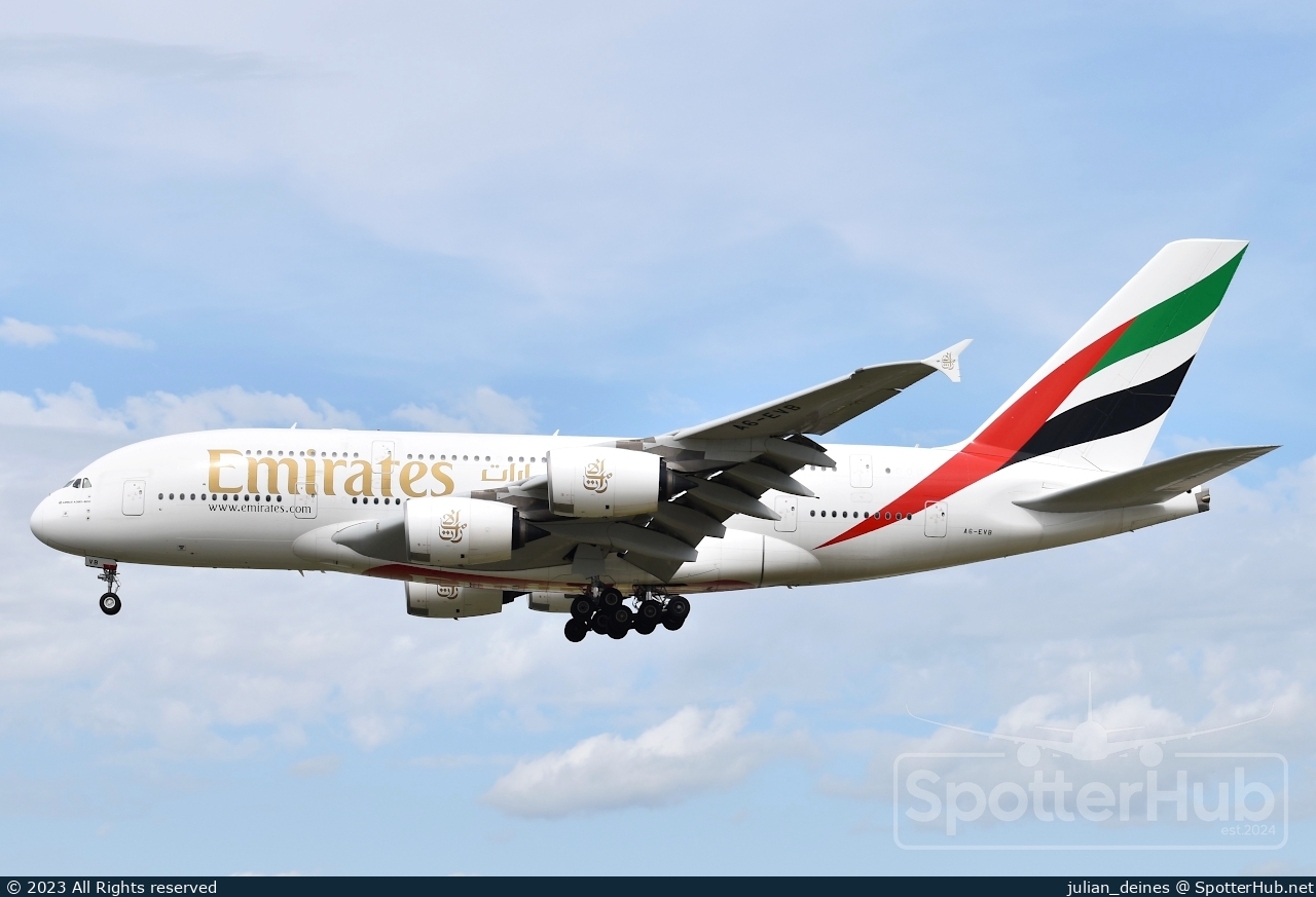 Photo of A6-EVB - Airbus A380-842 operated by Emirates